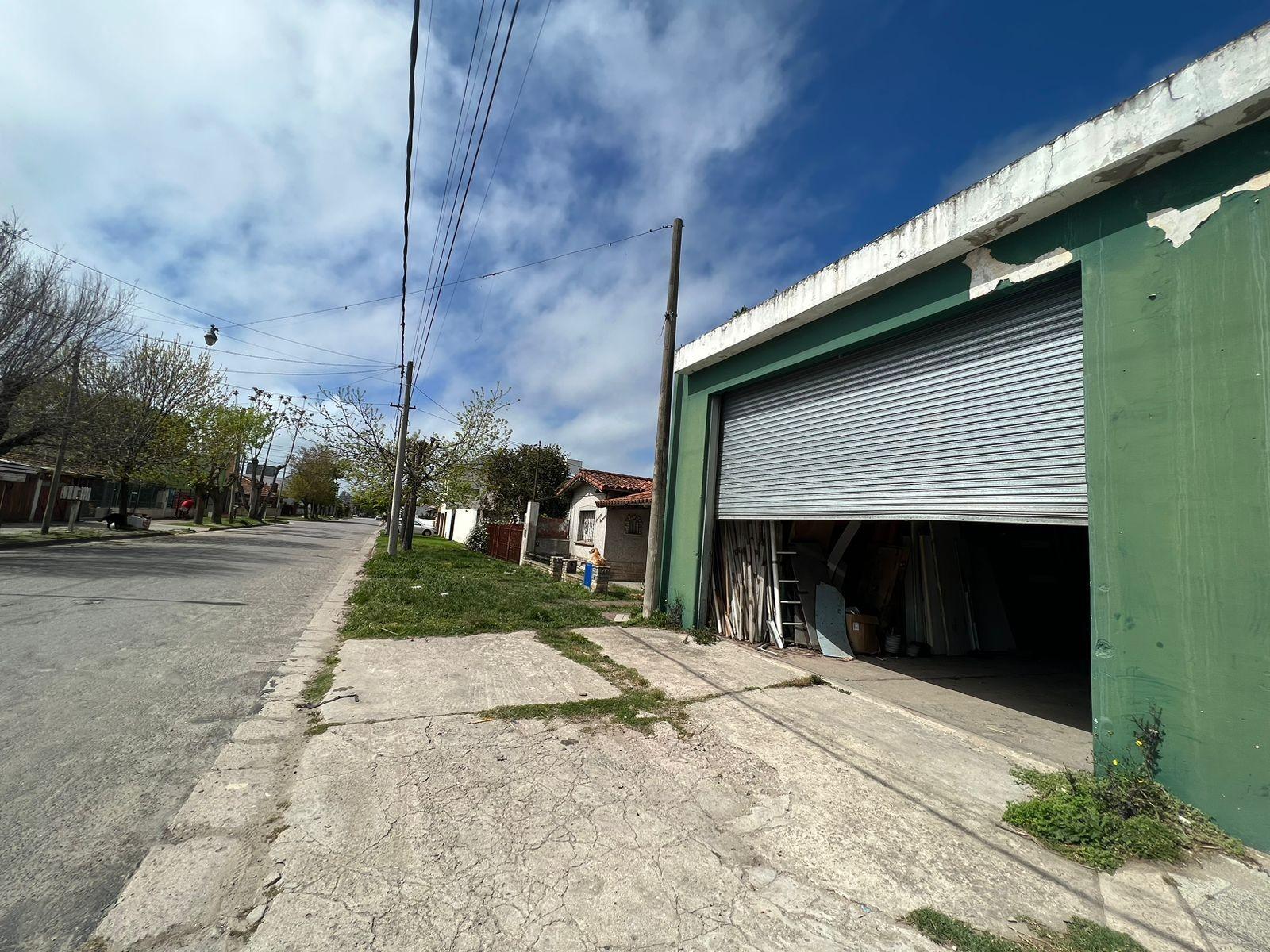 Galpón de 500 M2 + 2 Deptos - 2