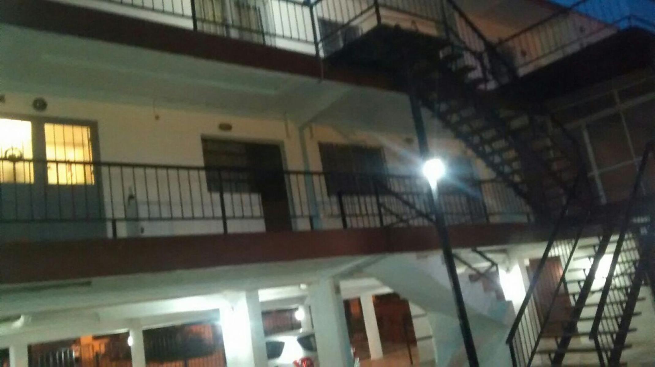 Departamento con exclusiva bajada al rio. Dpto de 1 dormitorio, cocina-comedor, baño, balcon y cochera, en zona turistica. — foto 2