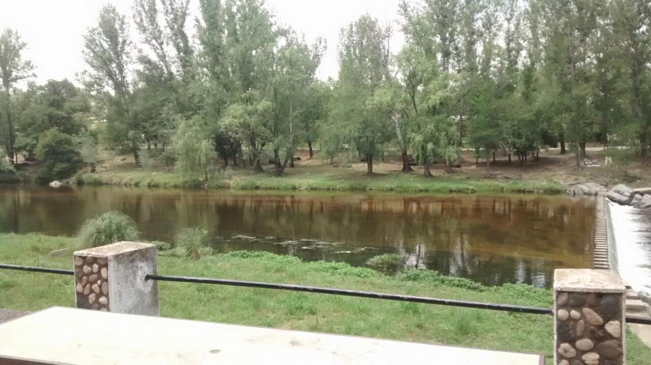 Departamento con exclusiva bajada al rio. Dpto de 1 dormitorio, cocina-comedor, baño, balcon y cochera, en zona turistica. — foto 3