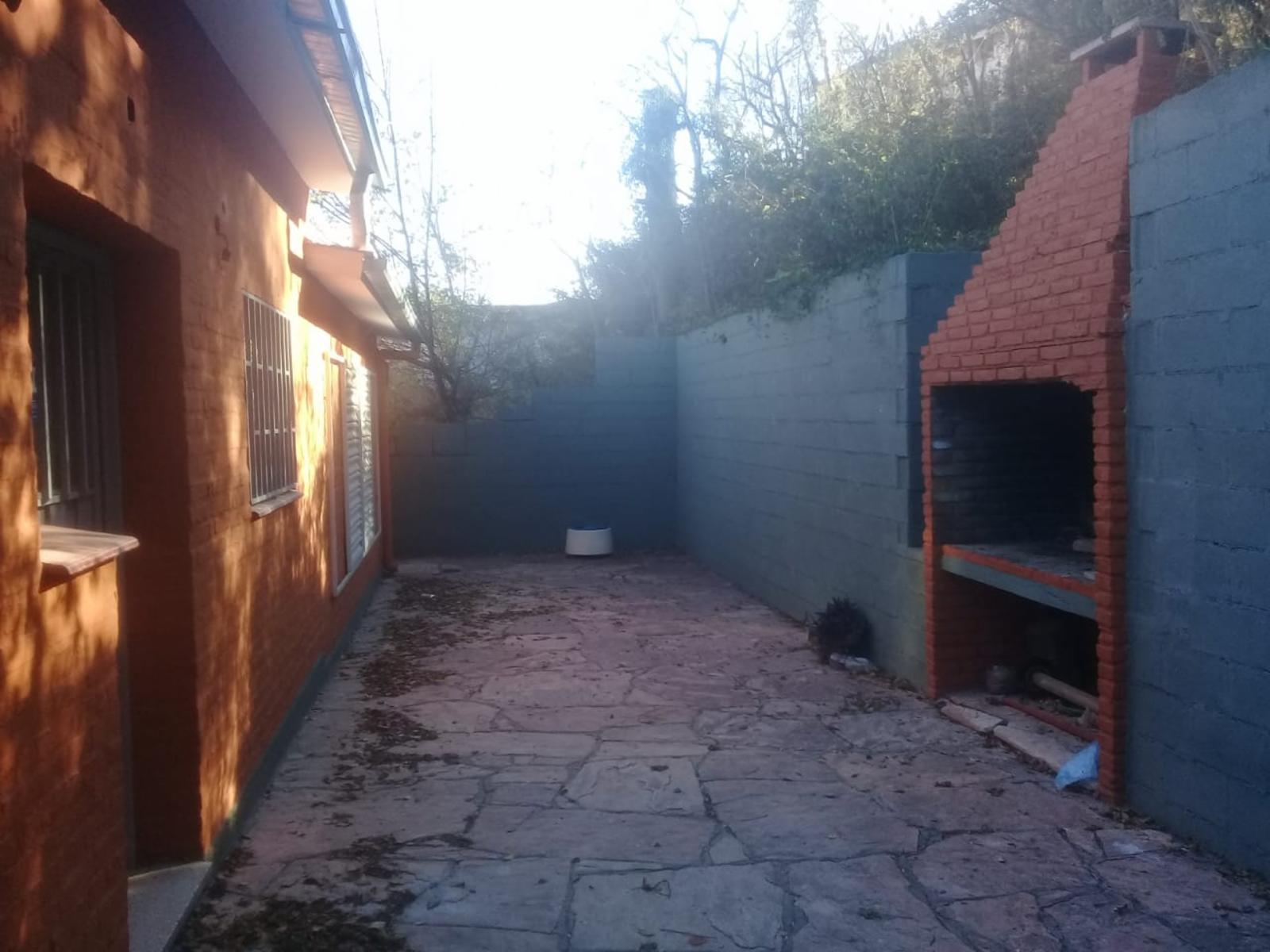 Carlos Paz, a 5 cuadras del centro, Chalet de 3 dormitorios, 2 baños, cocina, lavadero, living_comedor y cochera. 510 m2 de terreno, con 129m2 cubiertos, U$s 180.000, — foto 2