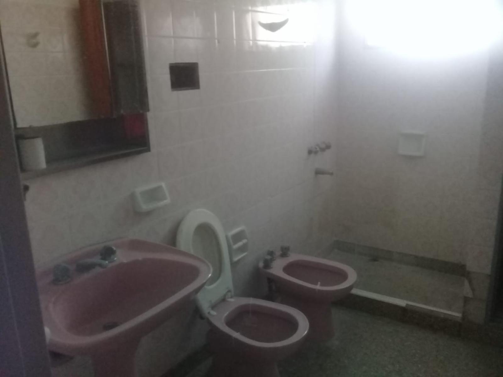 Carlos Paz, a 5 cuadras del centro, Chalet de 3 dormitorios, 2 baños, cocina, lavadero, living_comedor y cochera. 510 m2 de terreno, con 129m2 cubiertos, U$s 180.000, — foto 6