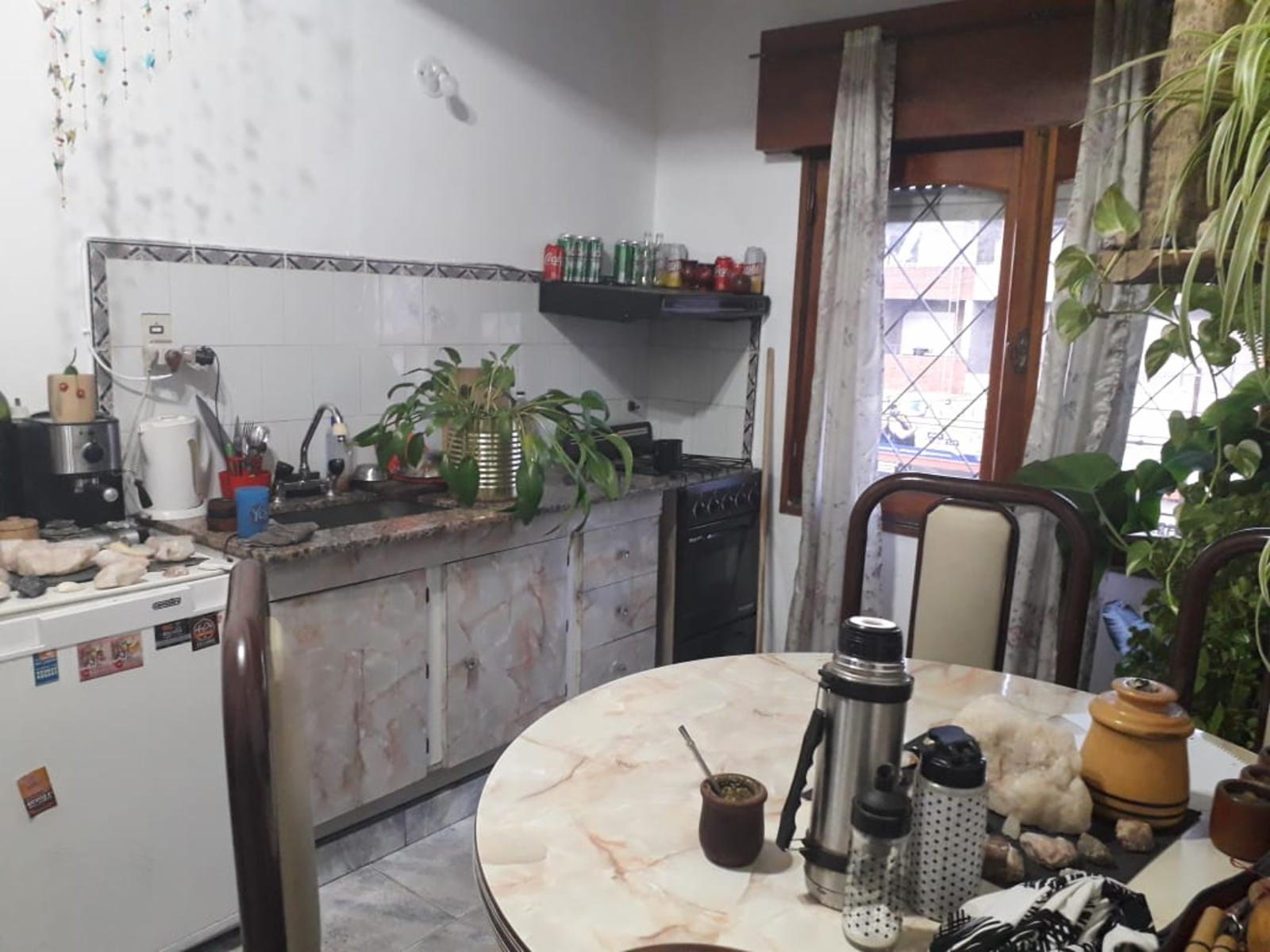 Departamento de 1 dormitorio, cocina-comedor diario y baño con ante-baño, con frente a Av. Carcano a 6 cuadras del centro de villa carlos Paz, con vista a las montañas — foto 2