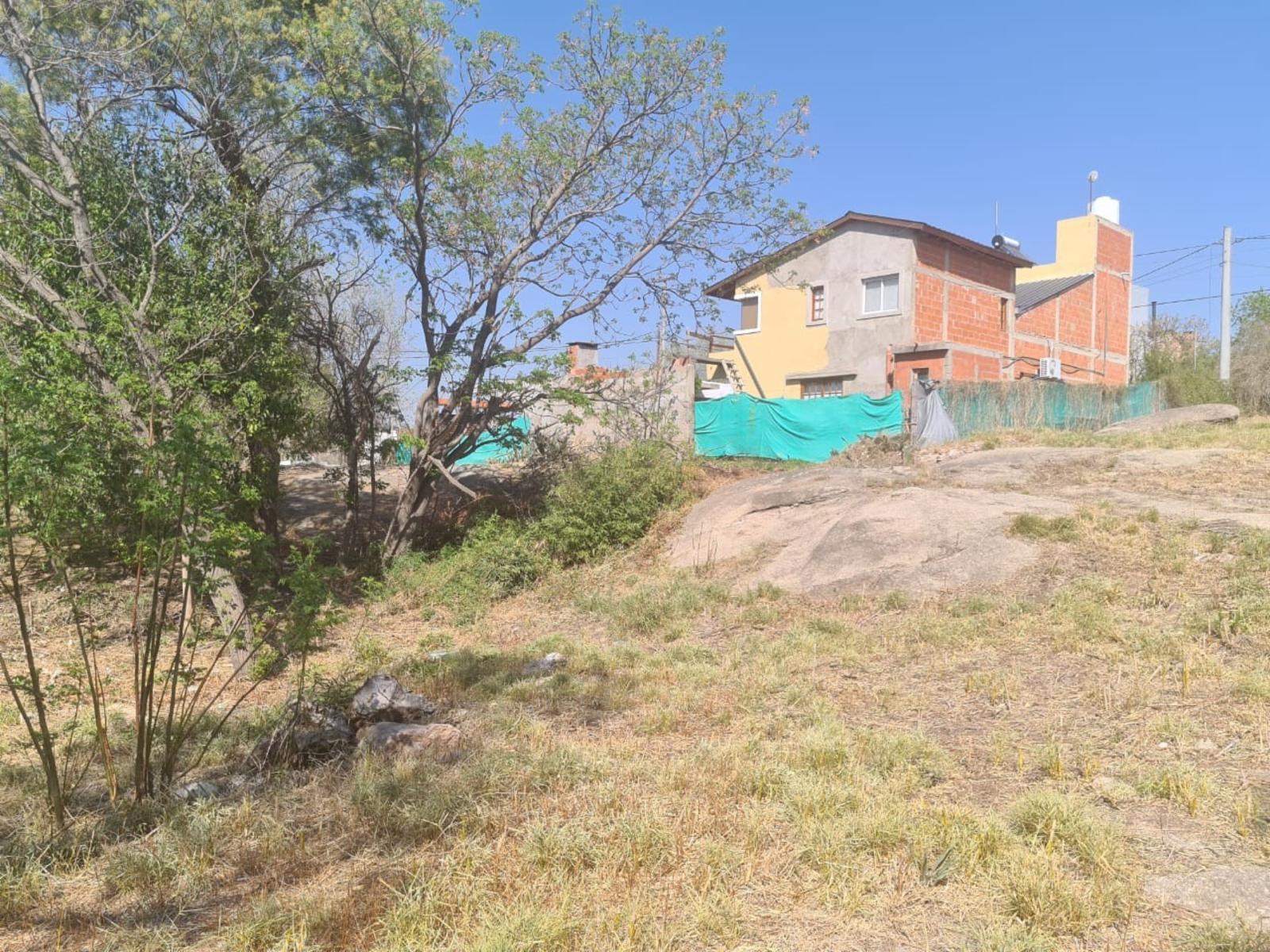 LOTE, villa carlos paz, 1048 m2, a 2 cuadras de la ruta 38, barrio villa del lago, MUY BUENA VISTA Y EXCELENTE ENTORNO, con todos los servicios y ESCRITURA.. — foto 4