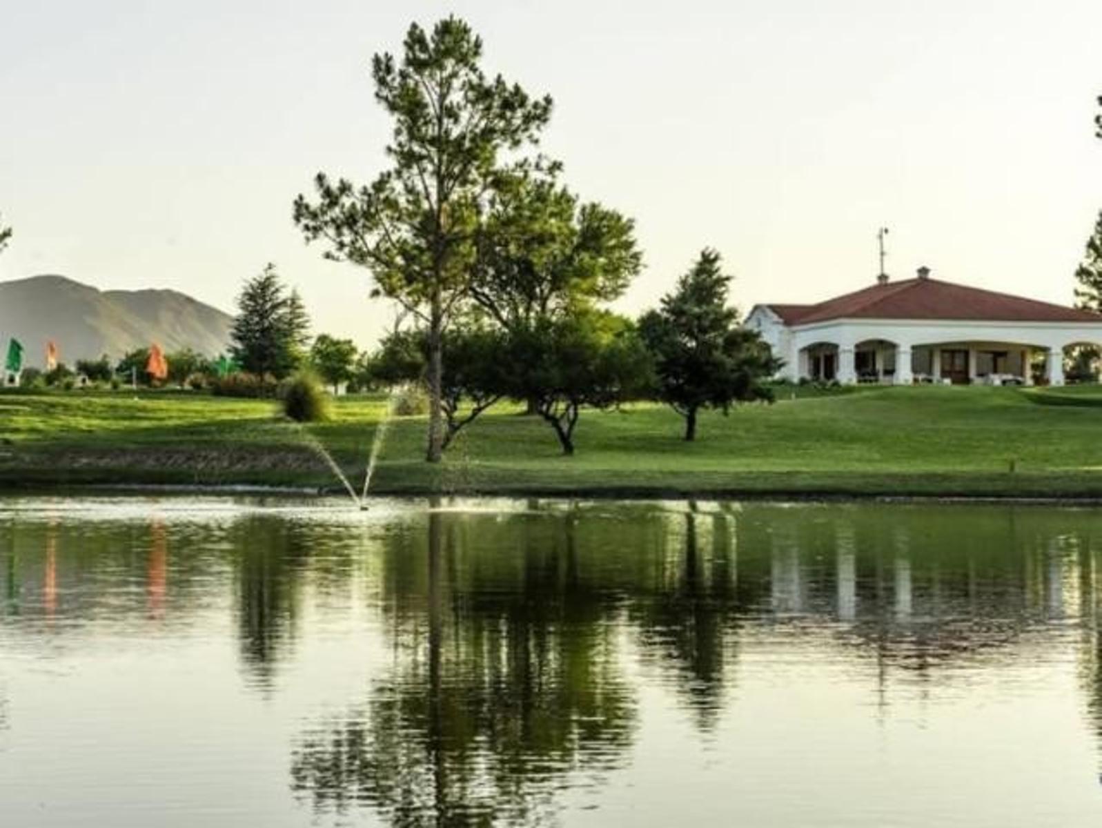 Casa de primerisima calidad A EXTRENAR, amoblada, con materiales modernos de construccion, ubicada en barrio privado CARLOS PAZ GOLF COUNTRY CLUB, a poco minutos de Villa Carlos Paz — foto 2