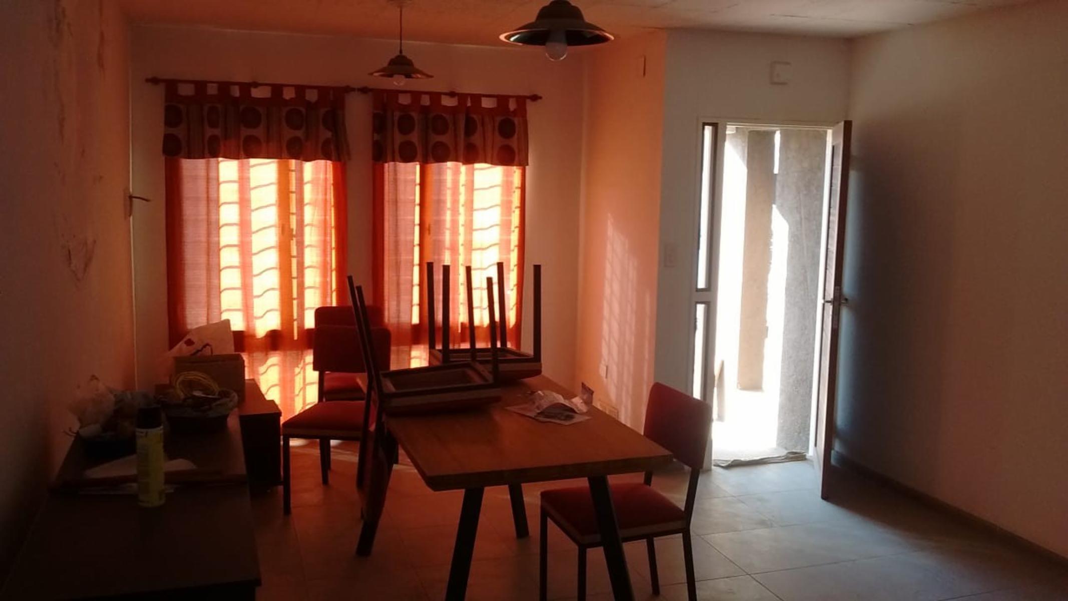 casa en Barrio Universitario de Horizonte sobre ruta 36 ( Cordoba - Alta Gracia ), frente a la Universidad Catolica, consta de cocina, comedor diario, dormitorio, baño y patio. — foto 2