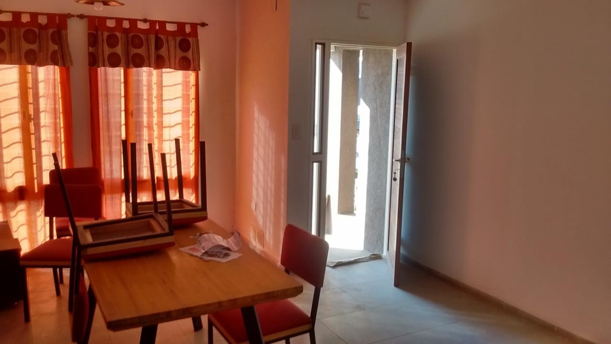 casa en Barrio Universitario de Horizonte sobre ruta 36 ( Cordoba - Alta Gracia ), frente a la Universidad Catolica, consta de cocina, comedor diario, dormitorio, baño y patio. — foto 3
