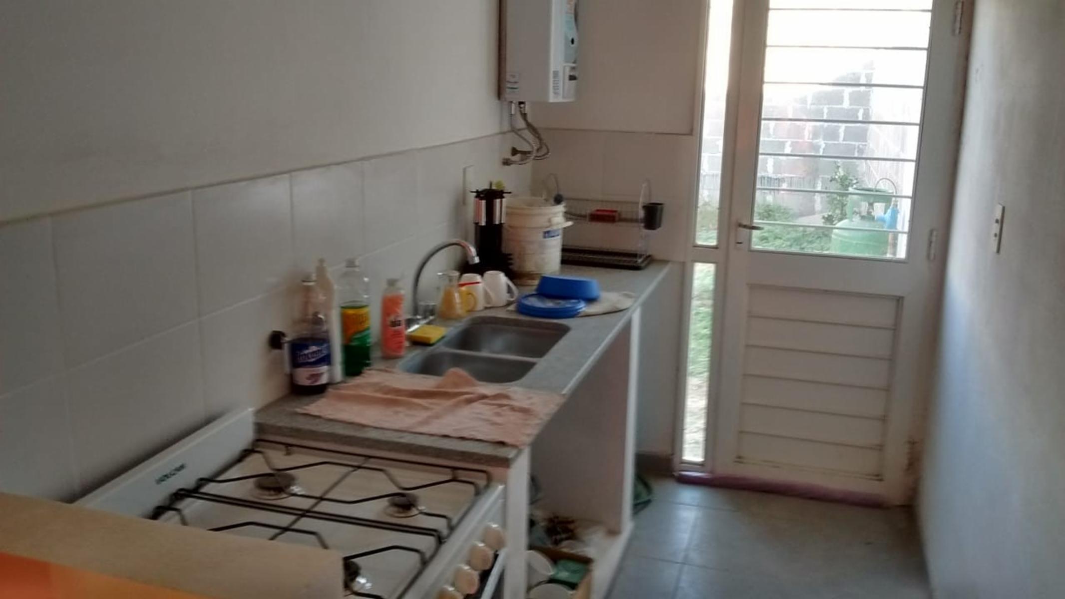 casa en Barrio Universitario de Horizonte sobre ruta 36 ( Cordoba - Alta Gracia ), frente a la Universidad Catolica, consta de cocina, comedor diario, dormitorio, baño y patio. — foto 5