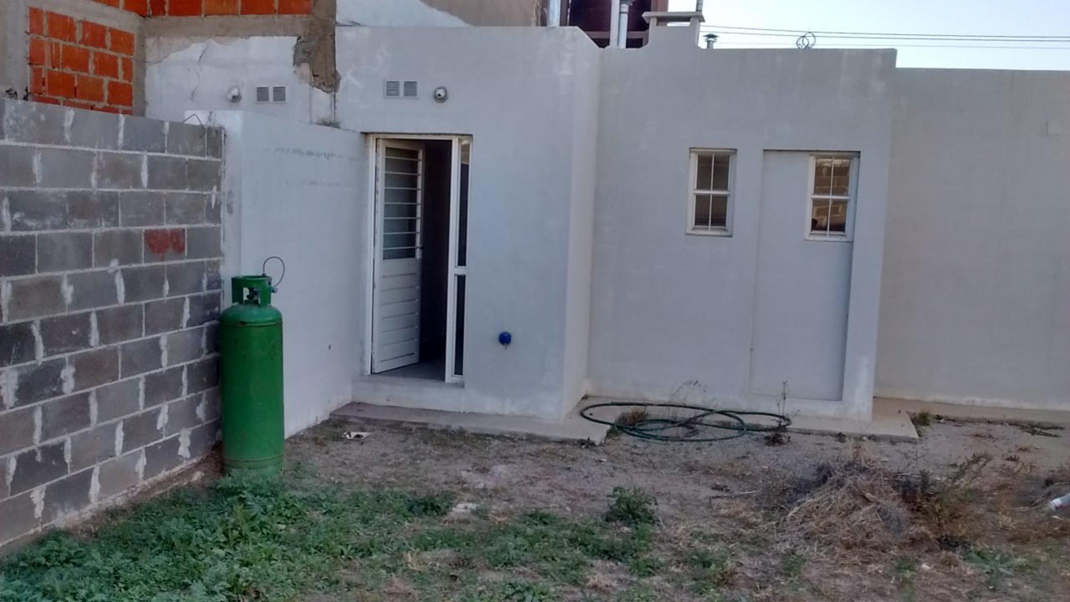 casa en Barrio Universitario de Horizonte sobre ruta 36 ( Cordoba - Alta Gracia ), frente a la Universidad Catolica, consta de cocina, comedor diario, dormitorio, baño y patio. — foto 8