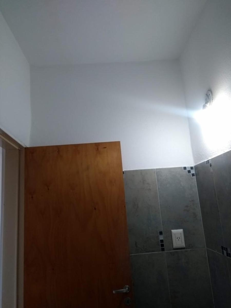 2 Departamentos, de un dormitorio, cocina-comedor con coneccion para lavarropas, termotanque y baño . — foto 4