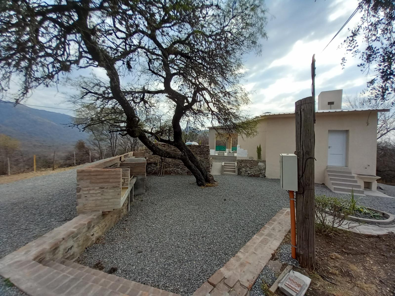 Campo de 2 hectareas con 8524 m2, sobre la ruta frente al balneario El Diquecito.... CON TODOS LOS SERVICIOS, PLANO DE MENSURA Y ESCRITURA. - 8