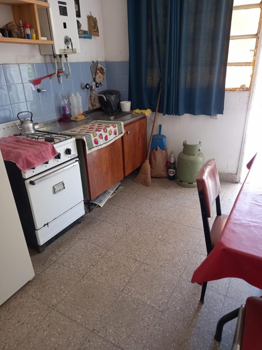 Dpto. en San Antonio de Arredondo, ubicado frente a la ruta, en pleno centro comercial, con todas las comodidades, balcon con vista a las montañas, cochera propia.. ESCRITURA — foto 2
