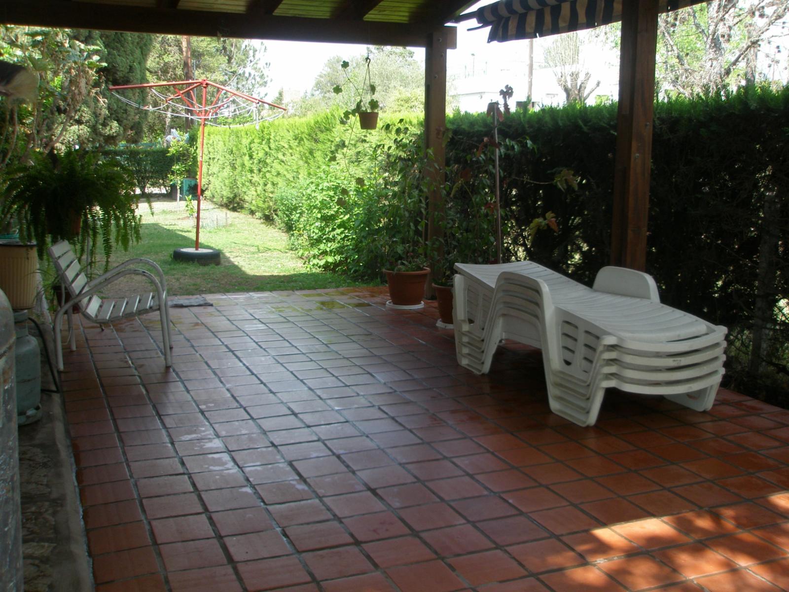 CHALET, a MTS DEL LAGO SAN ROQUE....., con 255 m2 construidos, mas pileta, mas cocheras para 2 autos, ideal para vivir o fin de semana. ESCRITURA, PLANOS . IMPUESTOS AL DIA...... — foto 6