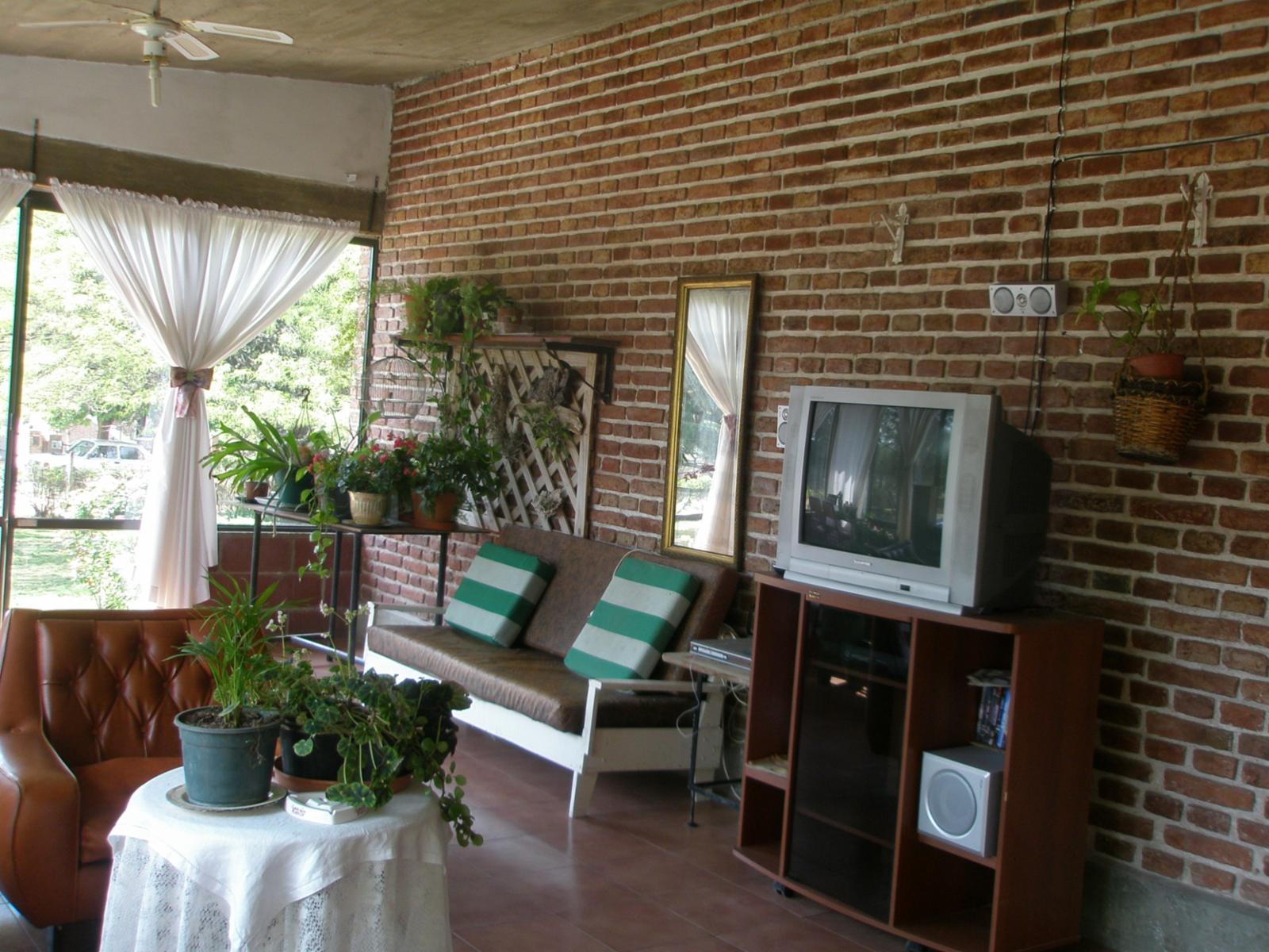 CHALET, a MTS DEL LAGO SAN ROQUE....., con 255 m2 construidos, mas pileta, mas cocheras para 2 autos, ideal para vivir o fin de semana. ESCRITURA, PLANOS . IMPUESTOS AL DIA...... — foto 8