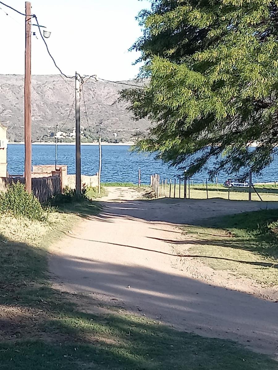CHALET, a MTS DEL LAGO SAN ROQUE....., con 255 m2 construidos, mas pileta, mas cocheras para 2 autos, ideal para vivir o fin de semana. ESCRITURA, PLANOS . IMPUESTOS AL DIA...... — foto 14