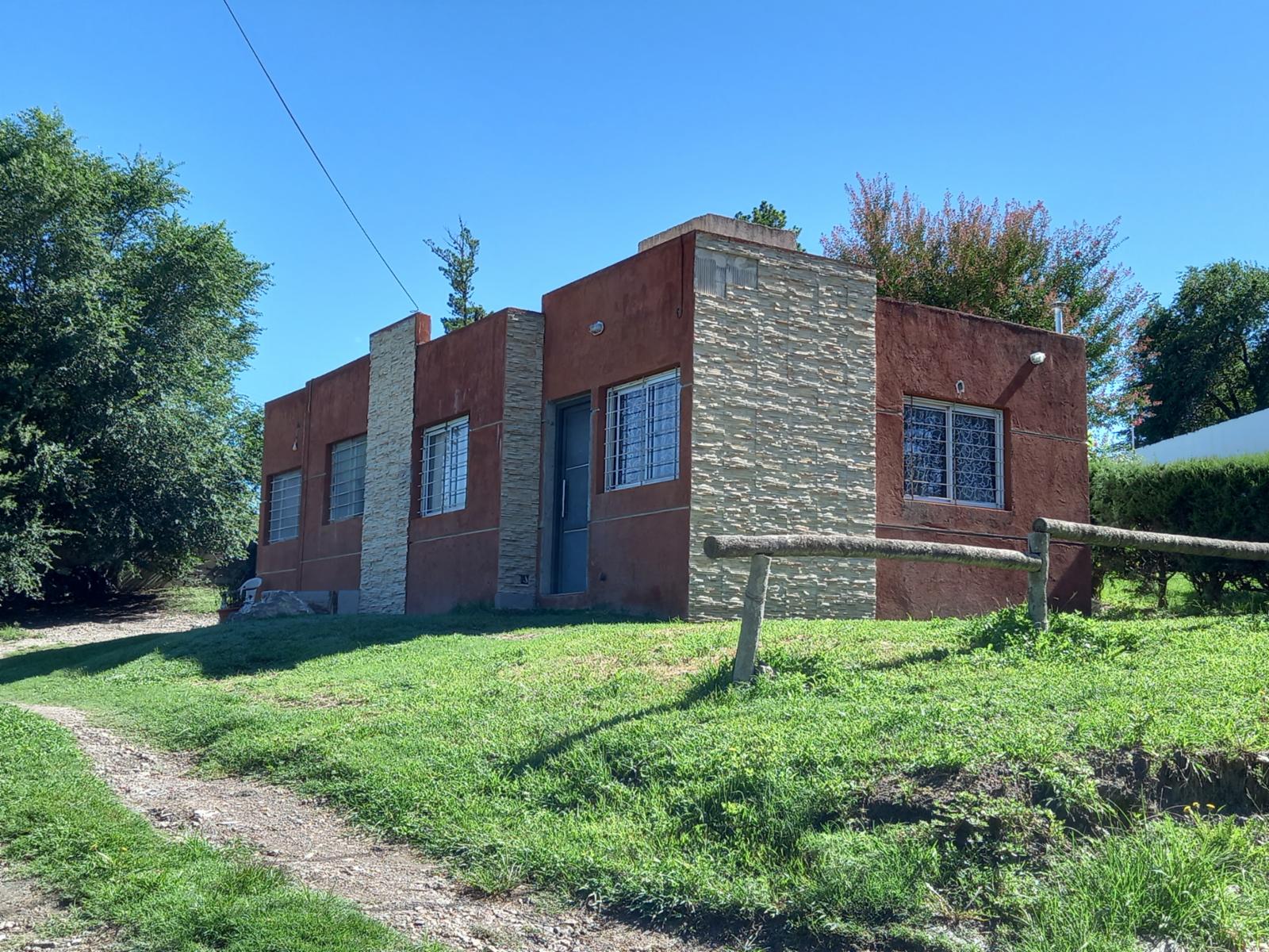 2 Departamentos, con cocina-comedor, baño instalado y un dormitorio, En San Antonio de Arredondo, a 2 cuadras de la ruta..