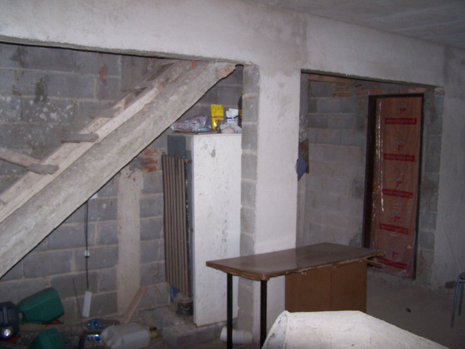 Chalet a TERMINAR, edificado en 2 plantas, con 2 dormitorios, 2 baños, cocina-comedor, cochera-galeria con asador, PILETA, terraza y muy linda Vista. — foto 7