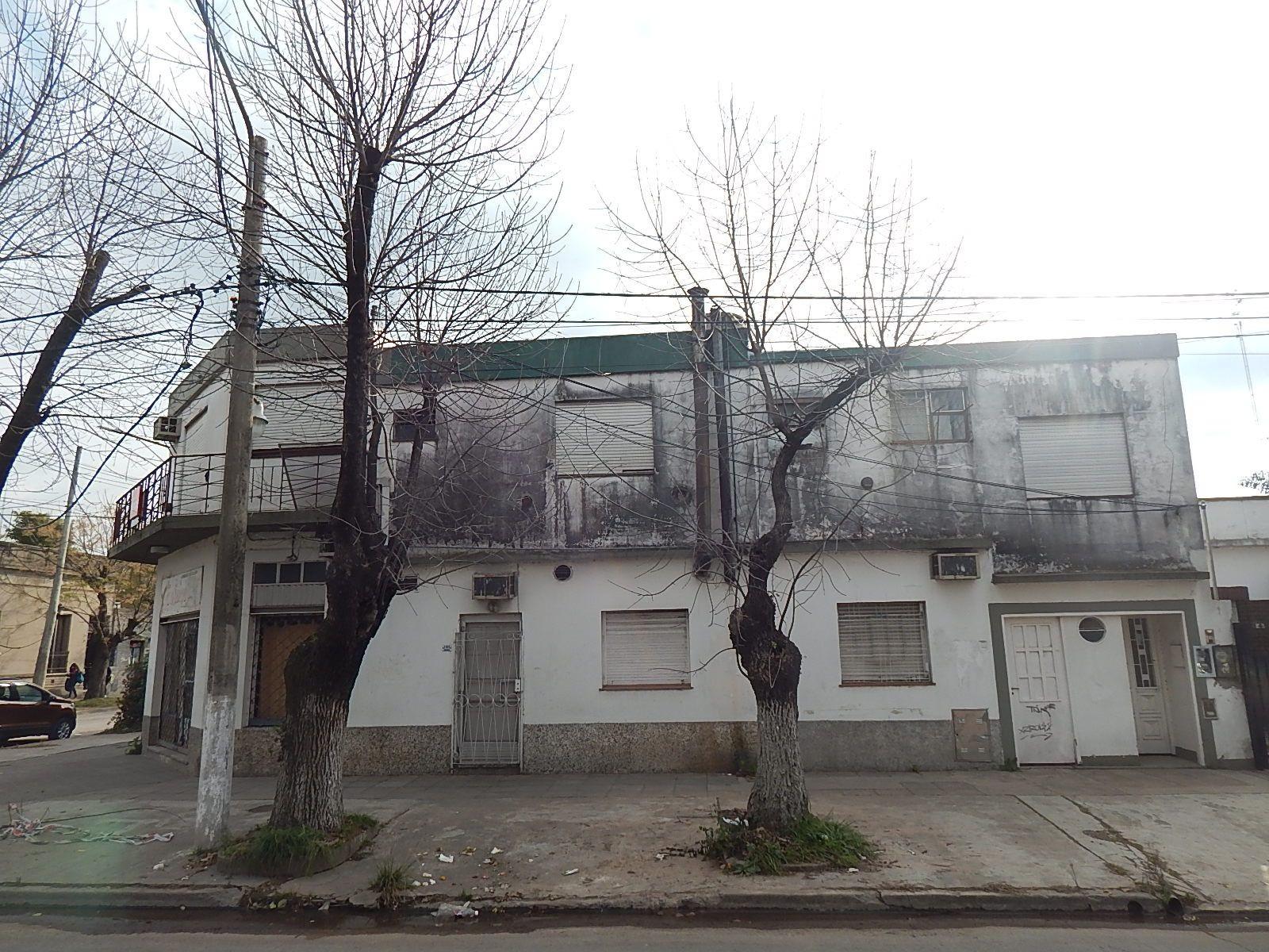 LOCAL COMERCIAL + DOS DEPARTAMENTOS en Venta - Marcos Paz Centro - Pcia de Bs.As - 3