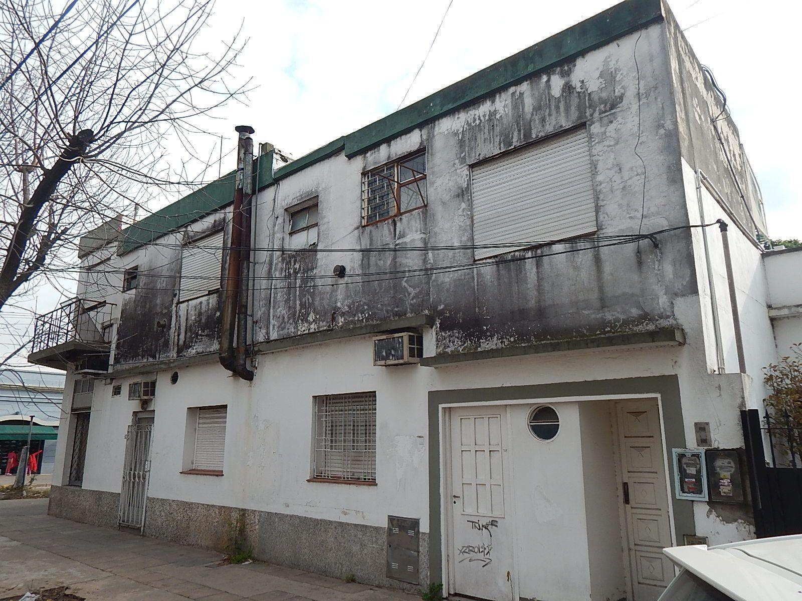 LOCAL COMERCIAL + DOS DEPARTAMENTOS en Venta - Marcos Paz Centro - Pcia de Bs.As - 4