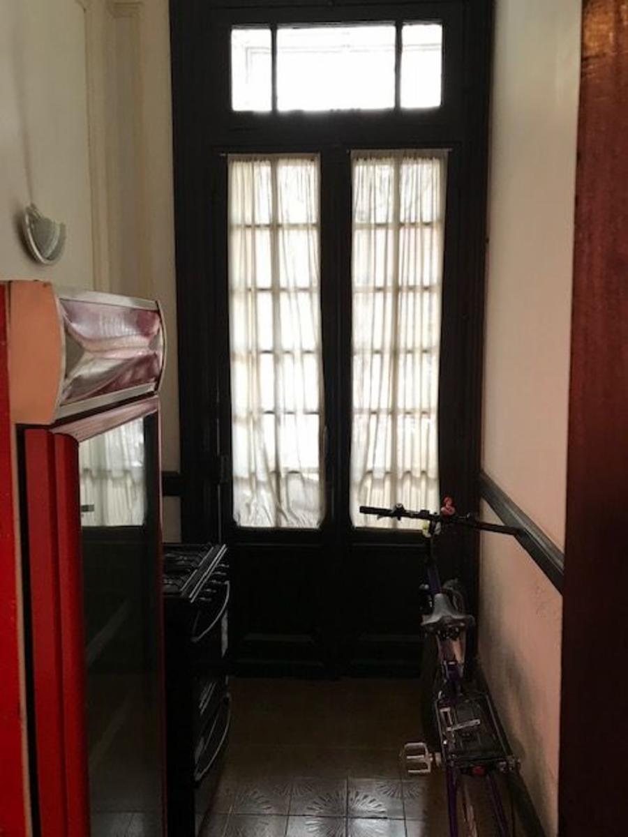 Castrobarros al 1100 HERMOSA CASA DE 5 AMBIENTES ANTIGUA CON PATIO — foto 2