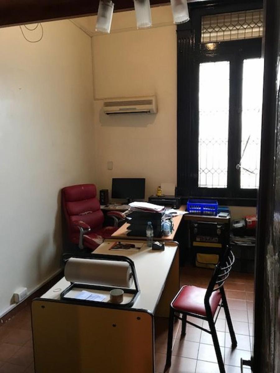 Castrobarros al 1100 HERMOSA CASA DE 5 AMBIENTES ANTIGUA CON PATIO — foto 3