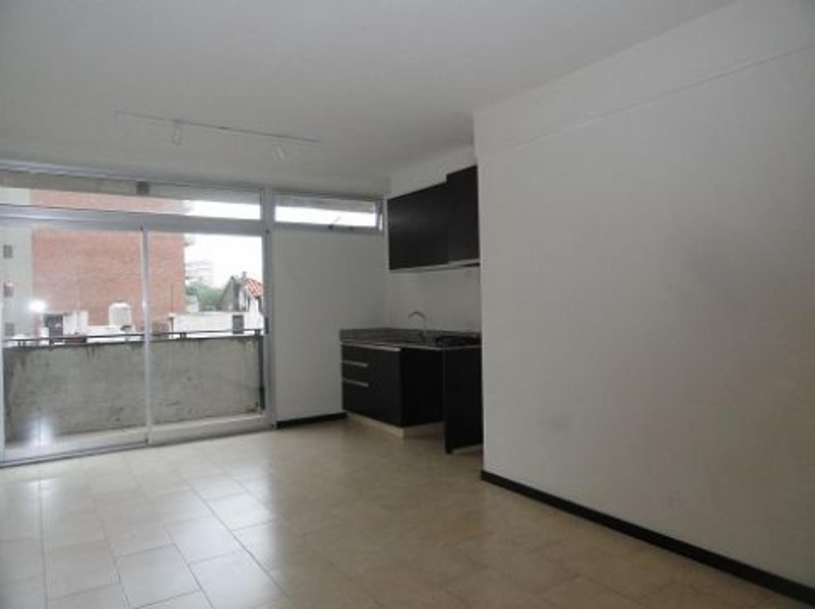 1 AMBIENTE AL FRENTE CON BALCON1 AMBIENTE AL FRENTE CON BALCON — foto 4