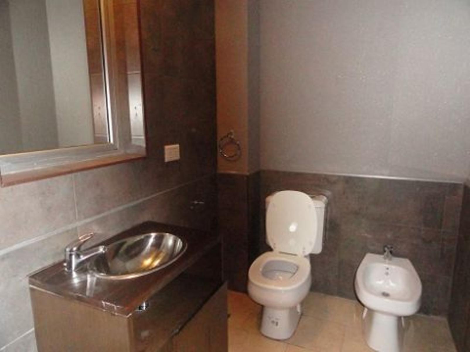 1 AMBIENTE AL FRENTE CON BALCON1 AMBIENTE AL FRENTE CON BALCON — foto 5