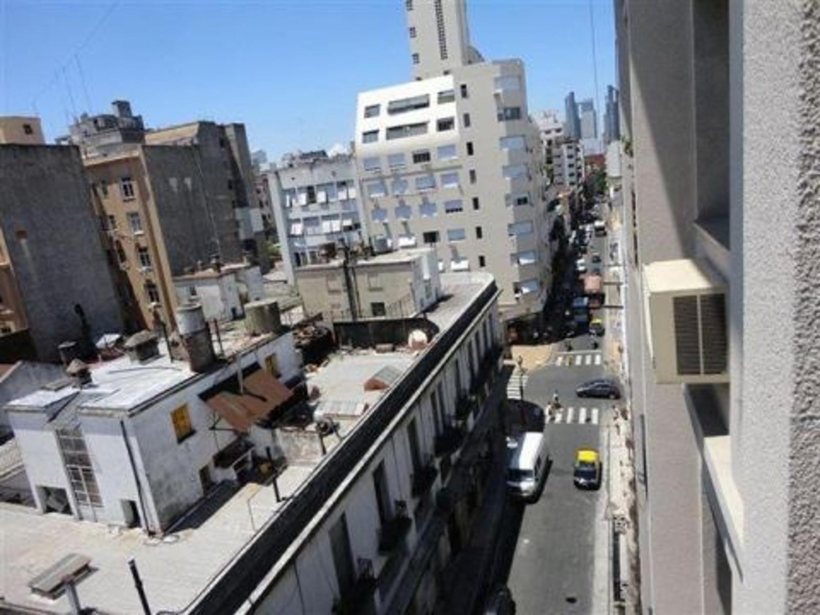 LINDO AMBIENTE AMPLIO AL FRENTE , AMOBLADO , MUY LUMINOSO EXCELENTE ZONA , NO SE ACEPTAN MASCOTAS ALQUILER CON AUMENTO SEMESTRAL - 2