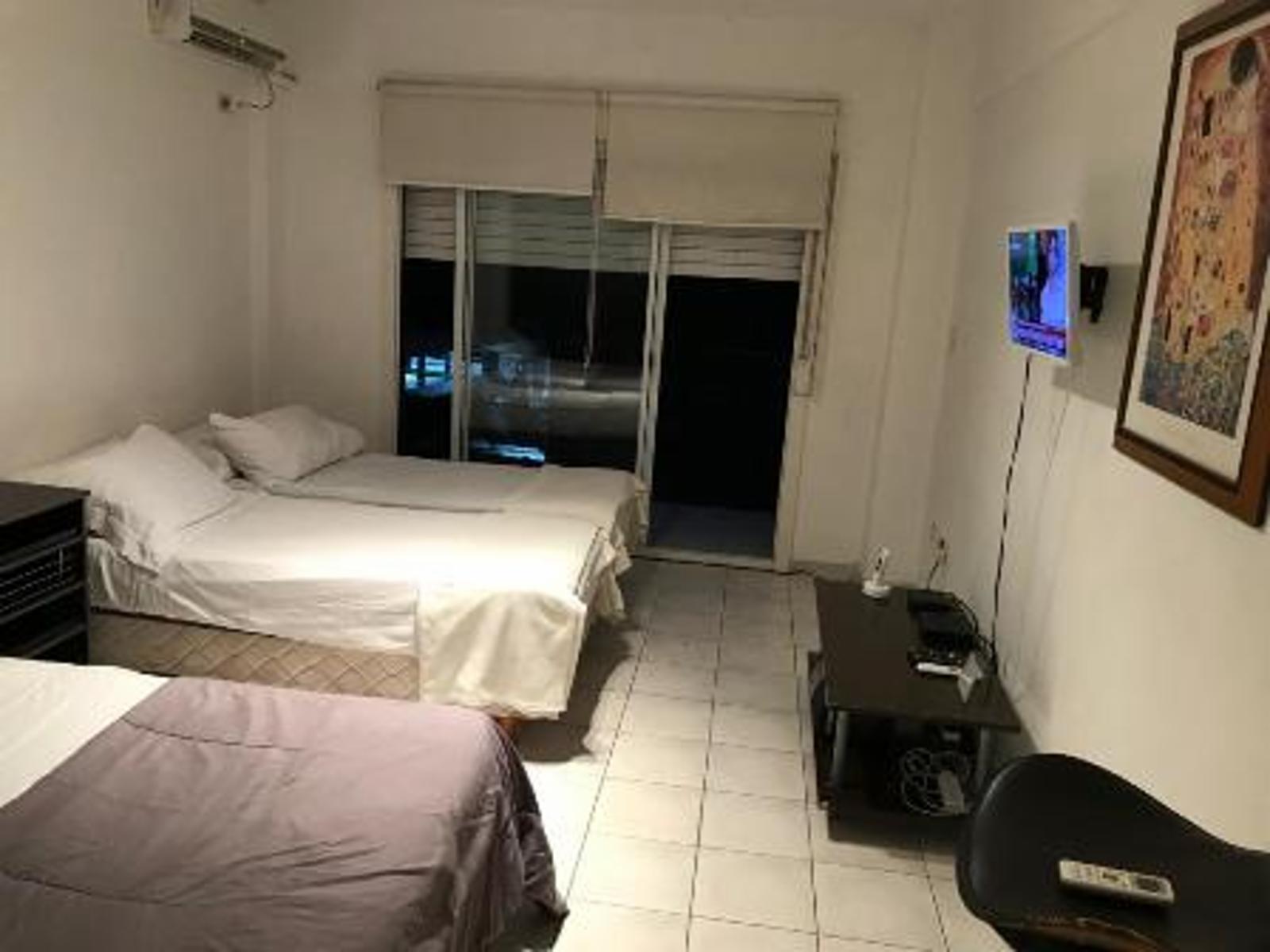alquilo por dia Palermo Queens departamento 2/4personas Movistararena conciertos l hospital italiano naval y guemes whatsapp+5491130779977 cocheras wifi free Y NETFLIX — foto 15