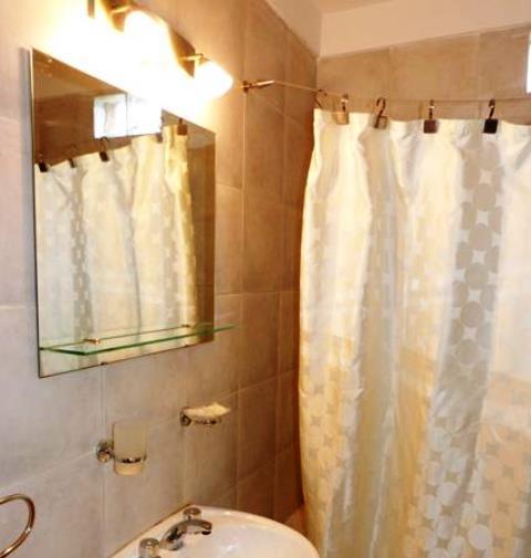 alquilo por dia Palermo Queens departamento 2/4personas Movistararena conciertos l hospital italiano naval y guemes whatsapp+5491130779977 cocheras wifi free Y NETFLIX — foto 2