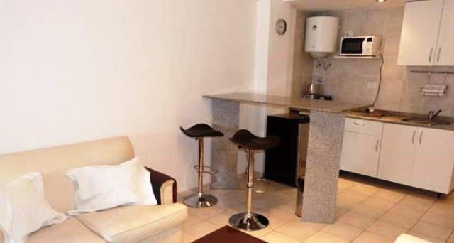 alquilo por dia Palermo Queens departamento 2/4personas Movistararena conciertos l hospital italiano naval y guemes whatsapp+5491130779977 cocheras wifi free Y NETFLIX — foto 3