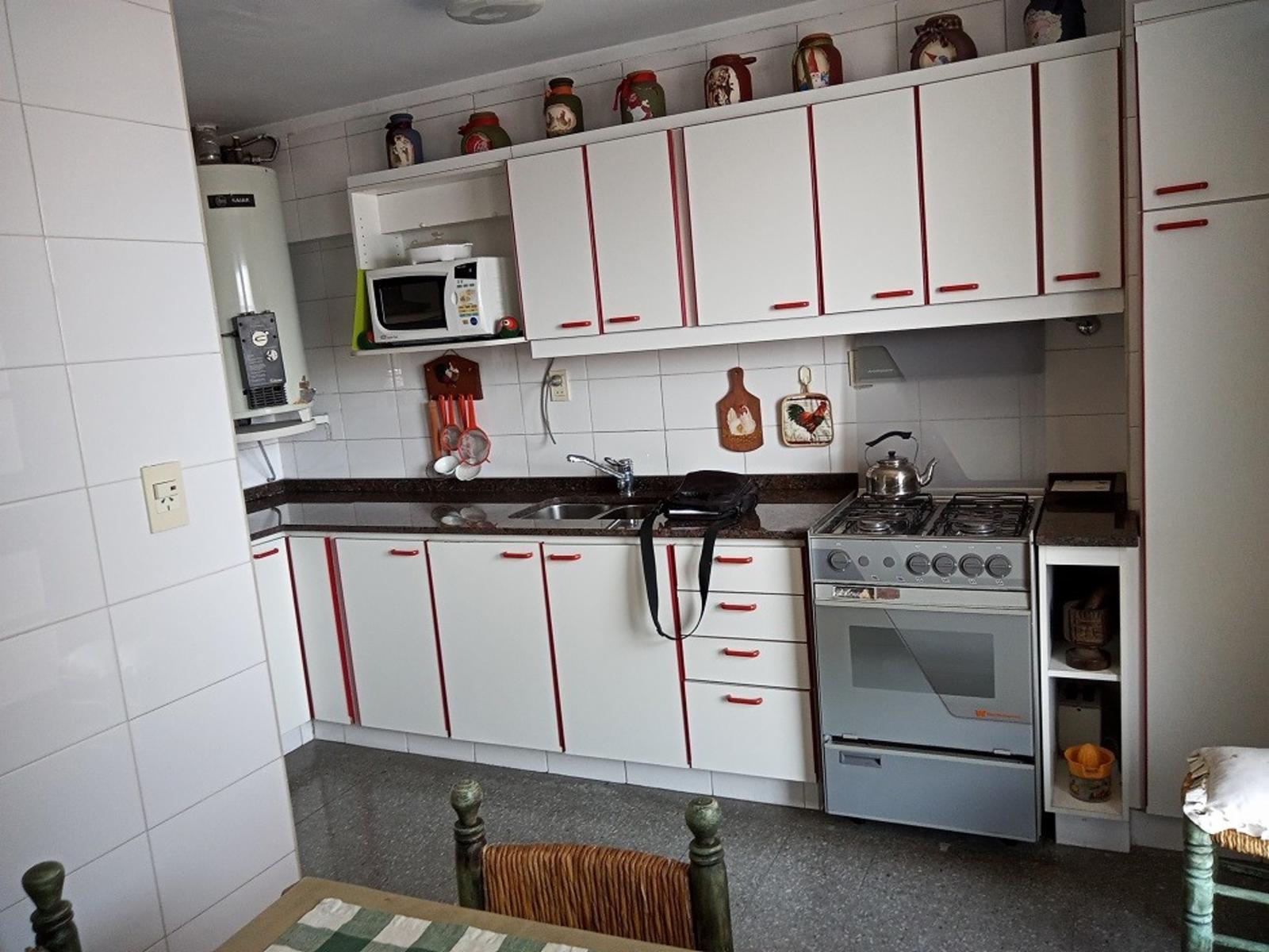 Excelente oportunidad Dúplex con cochera, 3a, 2 balcón terrraza, muy buen estado original — foto 7
