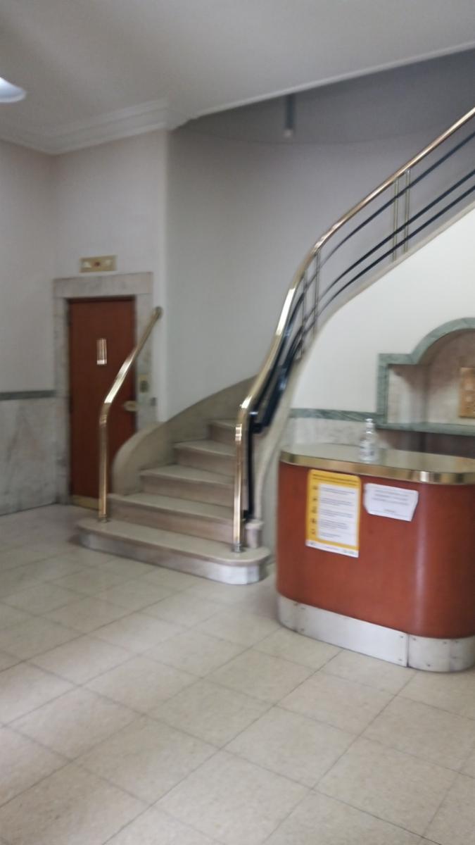 EXCELENTE DEPARTAMENTO, a pocas cuadras de Plaza de Mayo, Av. Belgrano y Diagonal Sur, 4 ambientes, Balcón corrido, Patio, cocina y 2 baños a remodelar, habitación y tte de servicio. — foto 3