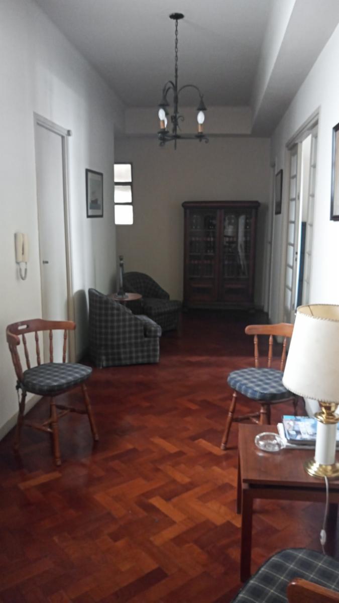 EXCELENTE DEPARTAMENTO, a pocas cuadras de Plaza de Mayo, Av. Belgrano y Diagonal Sur, 4 ambientes, Balcón corrido, Patio, cocina y 2 baños a remodelar, habitación y tte de servicio. — foto 4