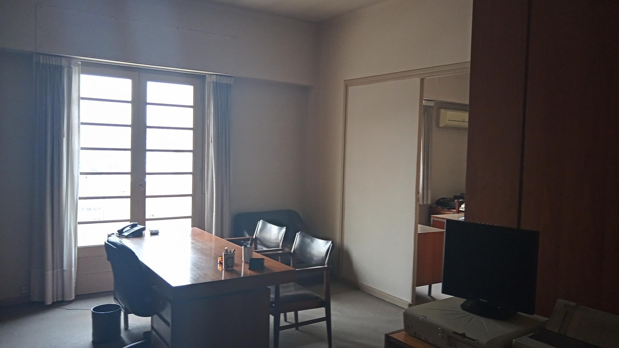 EXCELENTE DEPARTAMENTO, a pocas cuadras de Plaza de Mayo, Av. Belgrano y Diagonal Sur, 4 ambientes, Balcón corrido, Patio, cocina y 2 baños a remodelar, habitación y tte de servicio. — foto 5