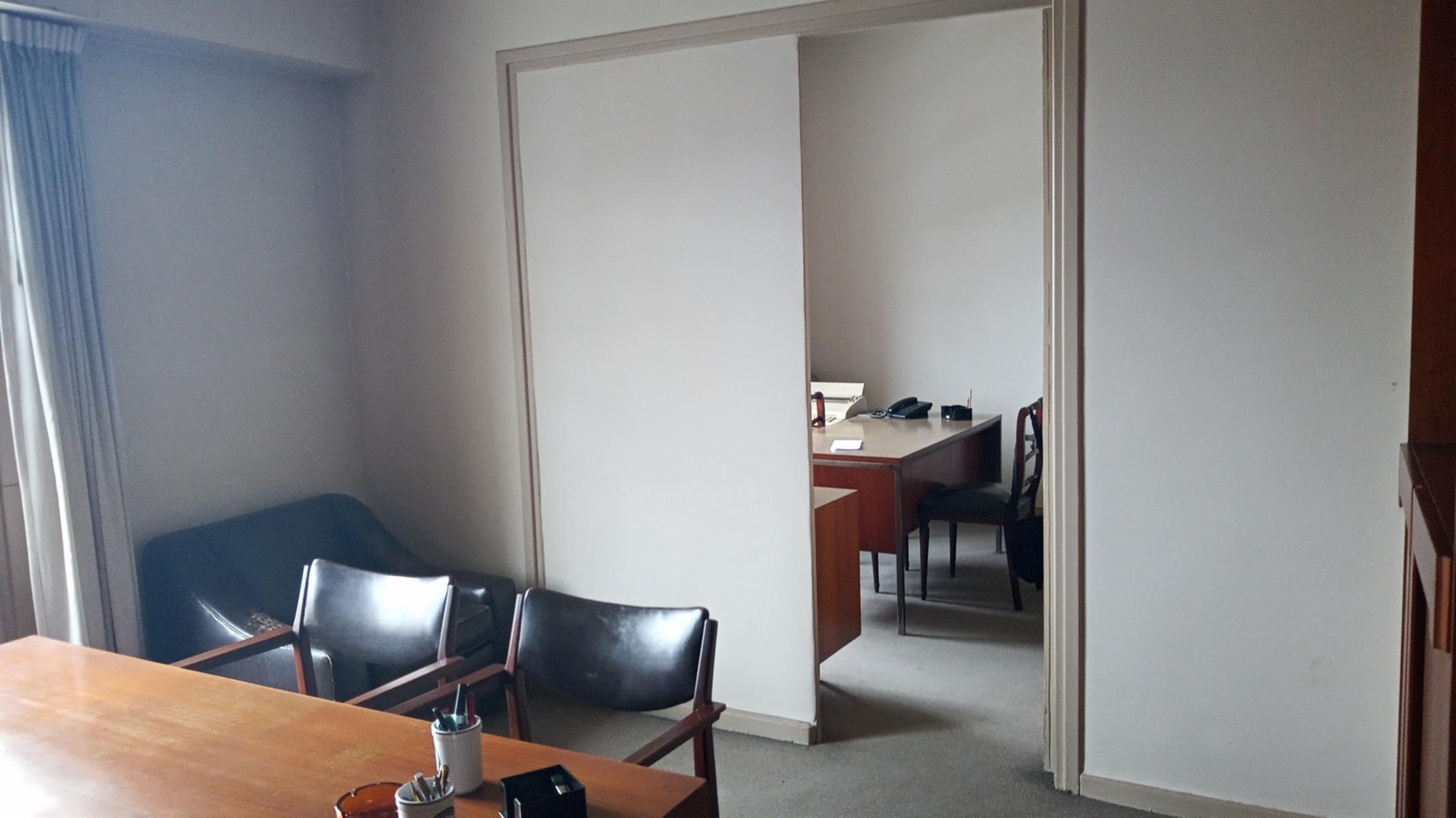 EXCELENTE DEPARTAMENTO, a pocas cuadras de Plaza de Mayo, Av. Belgrano y Diagonal Sur, 4 ambientes, Balcón corrido, Patio, cocina y 2 baños a remodelar, habitación y tte de servicio. — foto 7