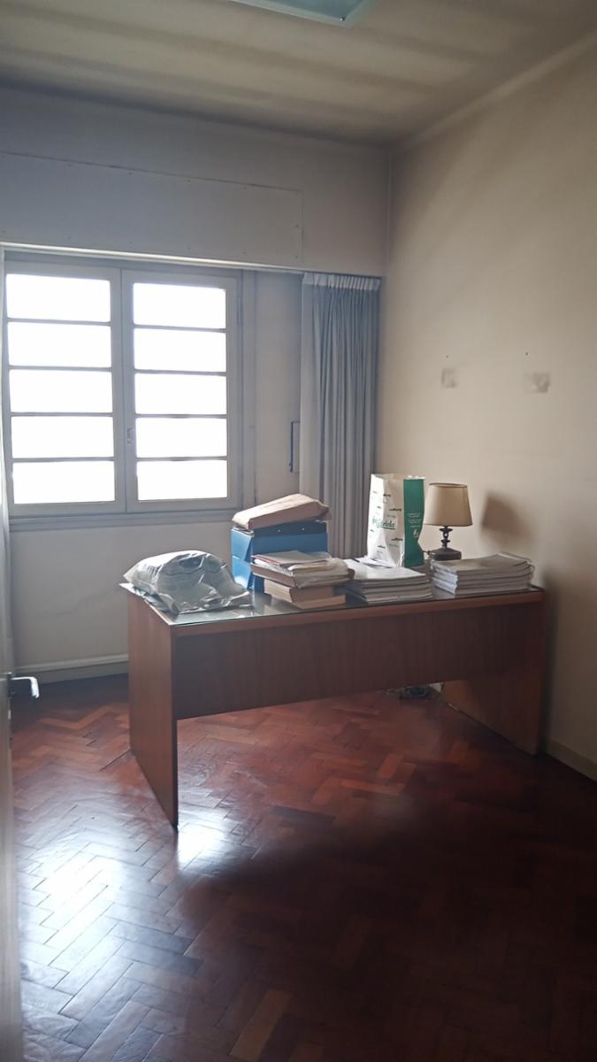EXCELENTE DEPARTAMENTO, a pocas cuadras de Plaza de Mayo, Av. Belgrano y Diagonal Sur, 4 ambientes, Balcón corrido, Patio, cocina y 2 baños a remodelar, habitación y tte de servicio. — foto 9