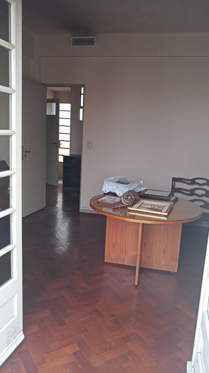 EXCELENTE DEPARTAMENTO, a pocas cuadras de Plaza de Mayo, Av. Belgrano y Diagonal Sur, 4 ambientes, Balcón corrido, Patio, cocina y 2 baños a remodelar, habitación y tte de servicio. — foto 11