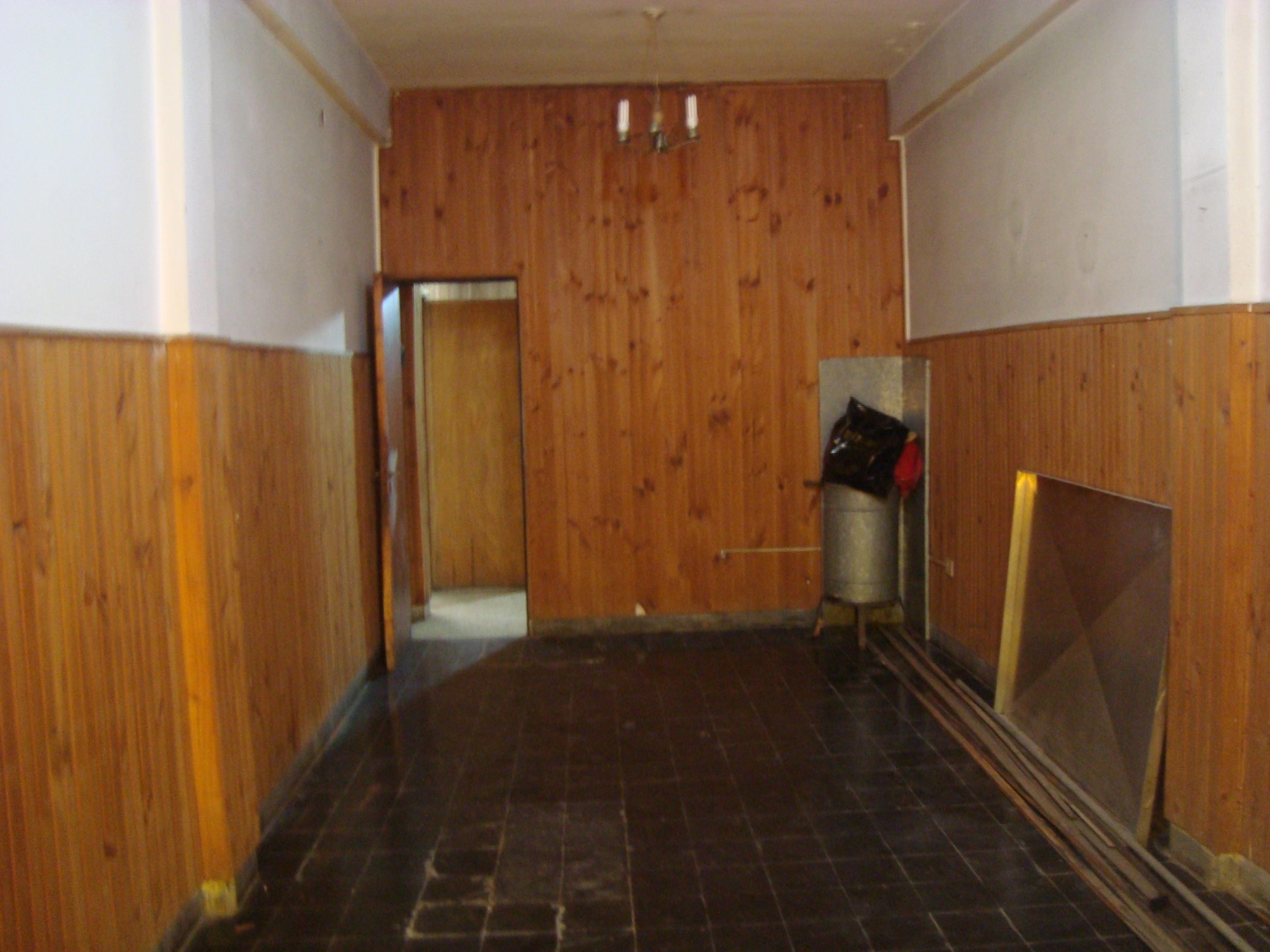 BURZACO:BARRIO CORIMAYO: AMPLIA CASA 2 DORMIT.+COCHERA+LOCAL+FDO C/QUINCHO. — foto 2