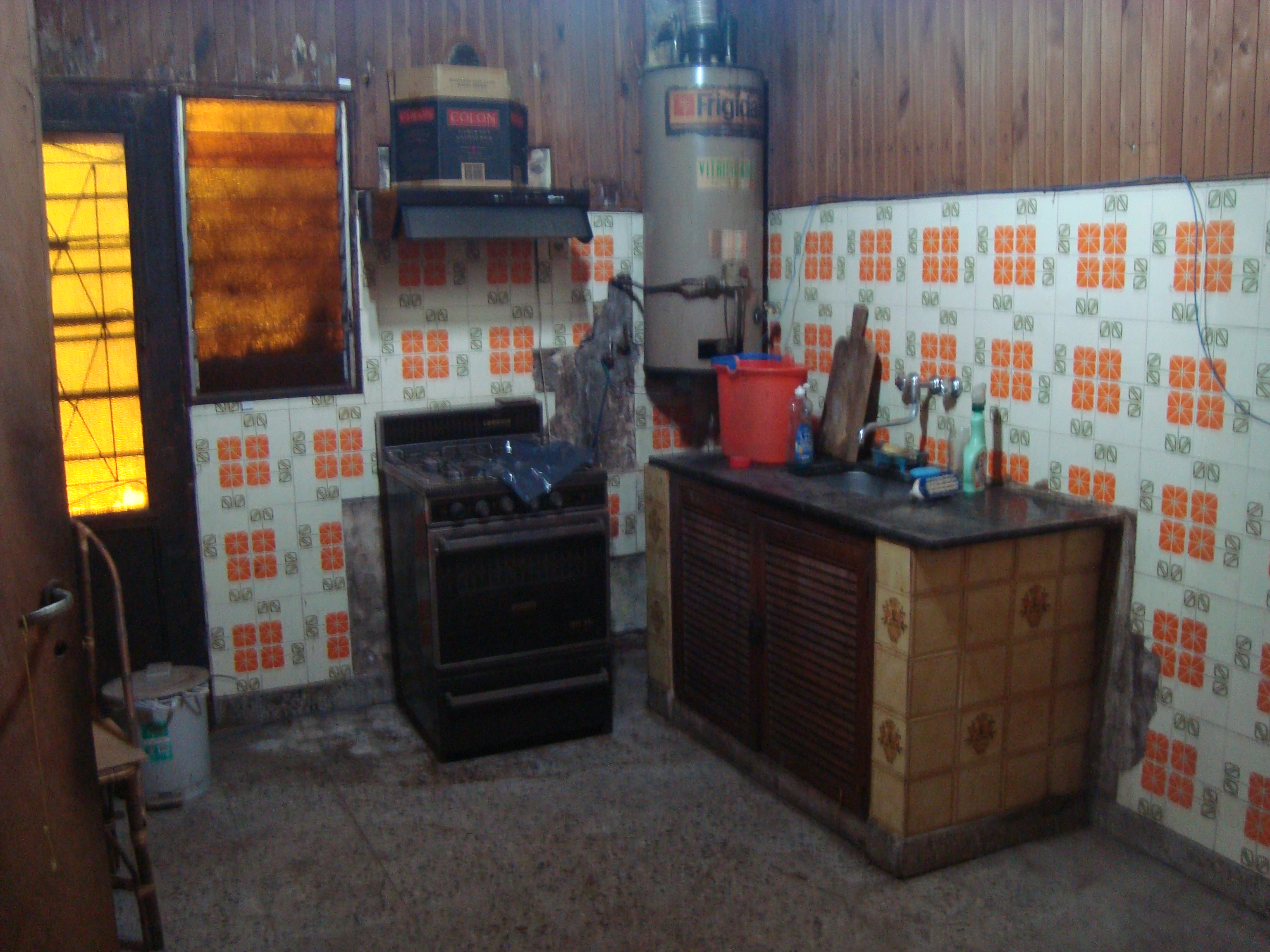 BURZACO:BARRIO CORIMAYO: AMPLIA CASA 2 DORMIT.+COCHERA+LOCAL+FDO C/QUINCHO. — foto 4