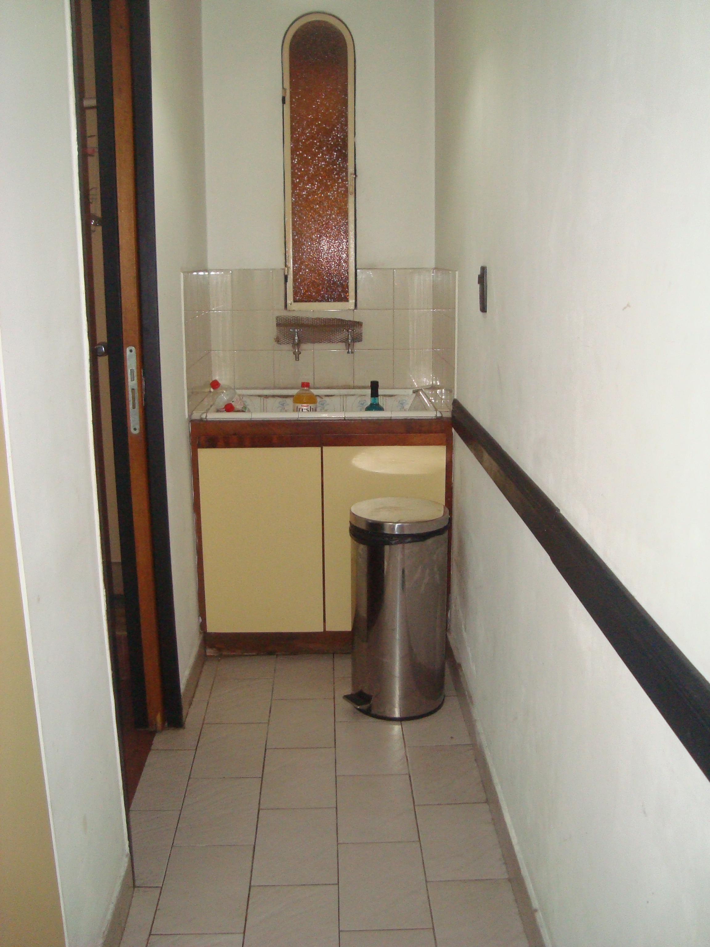 BURZACO: EXCEL DPTO EN 1er piso,CONTRAFRENTE , PATIO,SIN EXPENSAS, s/av.espora.2 cdras estac — foto 8