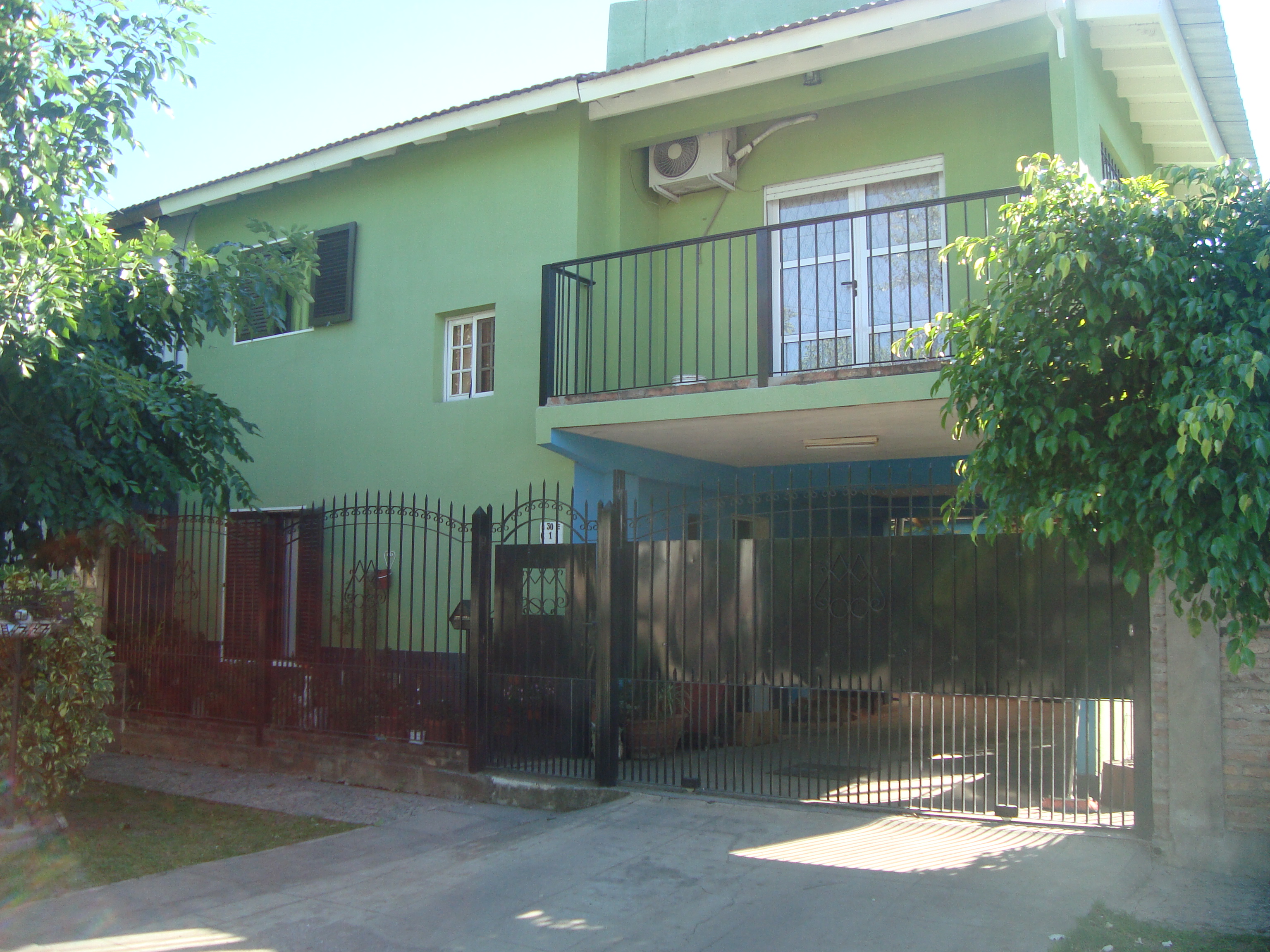 LONGCHAMPS: BARRIO POLICIAL. DUPLEX 3 DORMITORIOS C/ PARQUE y GARAGE PARA DOS AUTOS ***EXCELENTE OPORTUNIDAD***