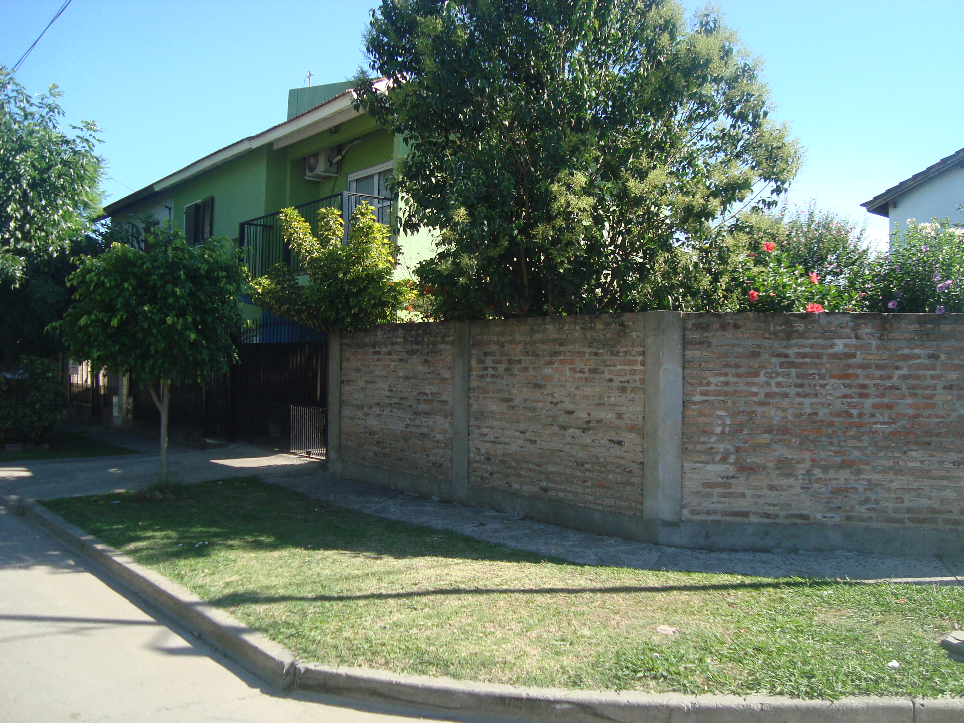 LONGCHAMPS: BARRIO POLICIAL. DUPLEX 3 DORMITORIOS C/ PARQUE y GARAGE PARA DOS AUTOS ***EXCELENTE OPORTUNIDAD*** — foto 13