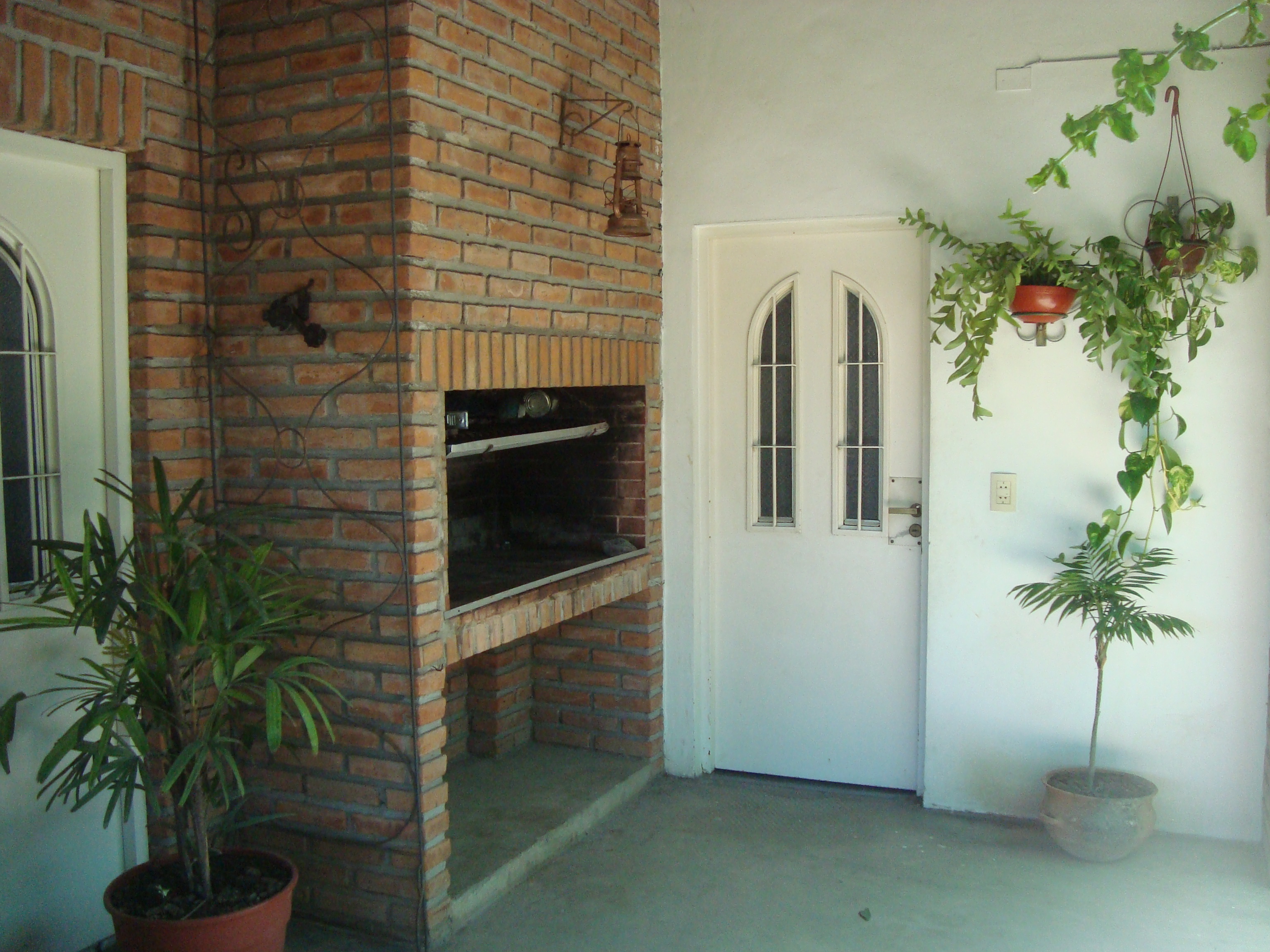 GLEW: CASA CON GARAGE Y DEPTO+DOS LOCALES A 6 CUADRAS DE LA EST. DE GLEW ** APTA CREDITO ** — foto 7