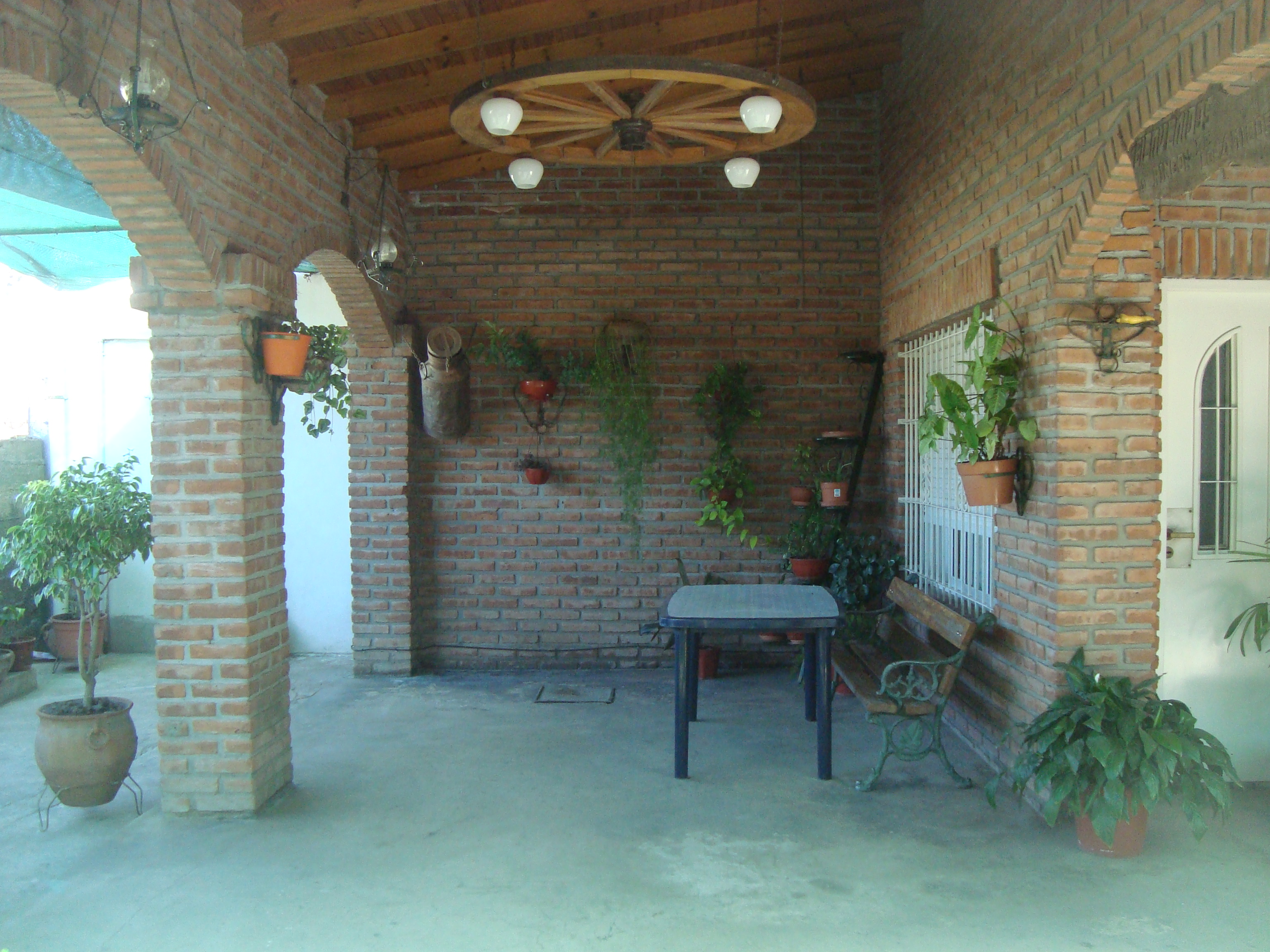 GLEW: CASA CON GARAGE Y DEPTO+DOS LOCALES A 6 CUADRAS DE LA EST. DE GLEW ** APTA CREDITO ** — foto 8