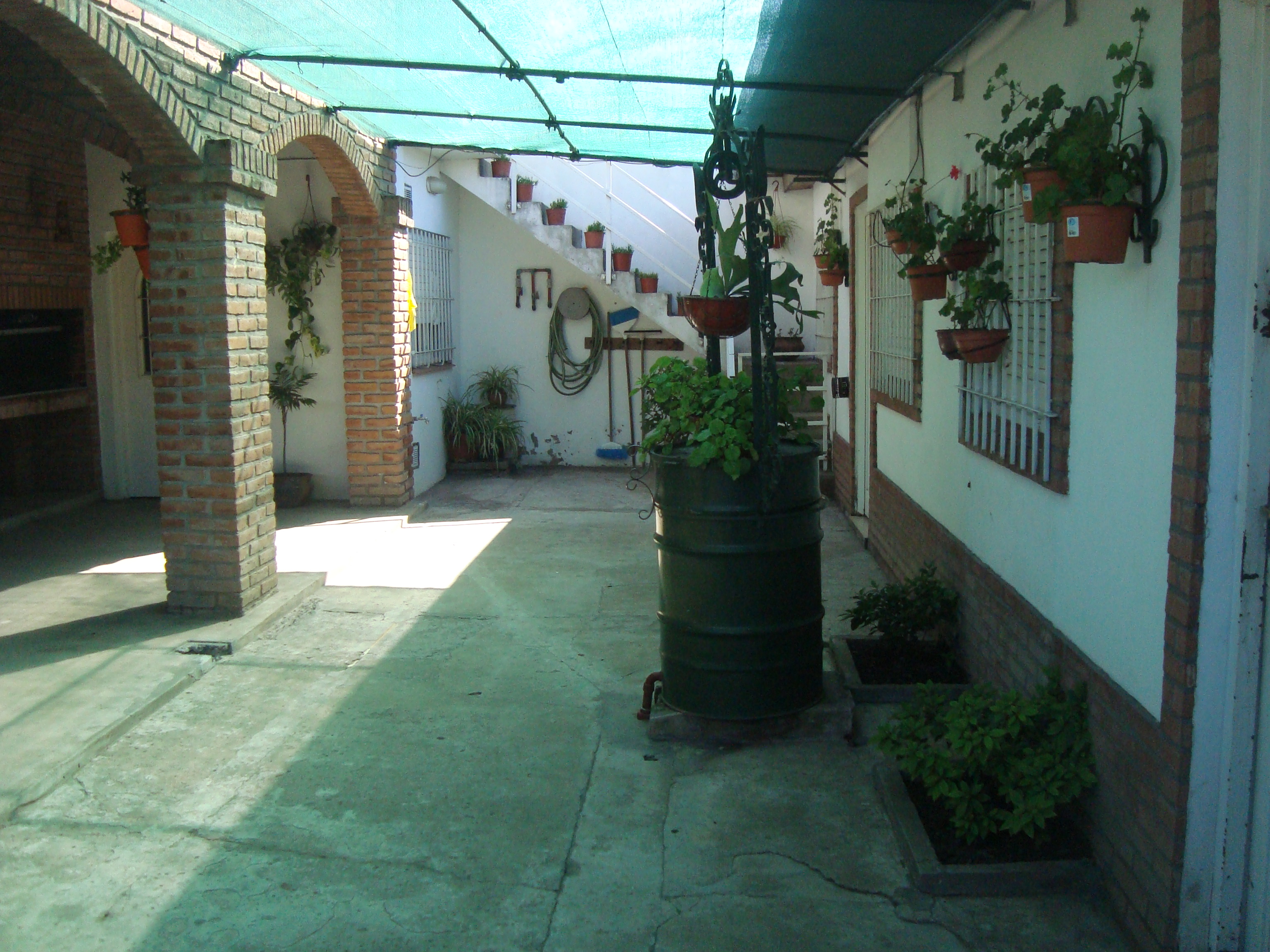 GLEW: CASA CON GARAGE Y DEPTO+DOS LOCALES A 6 CUADRAS DE LA EST. DE GLEW ** APTA CREDITO ** — foto 9