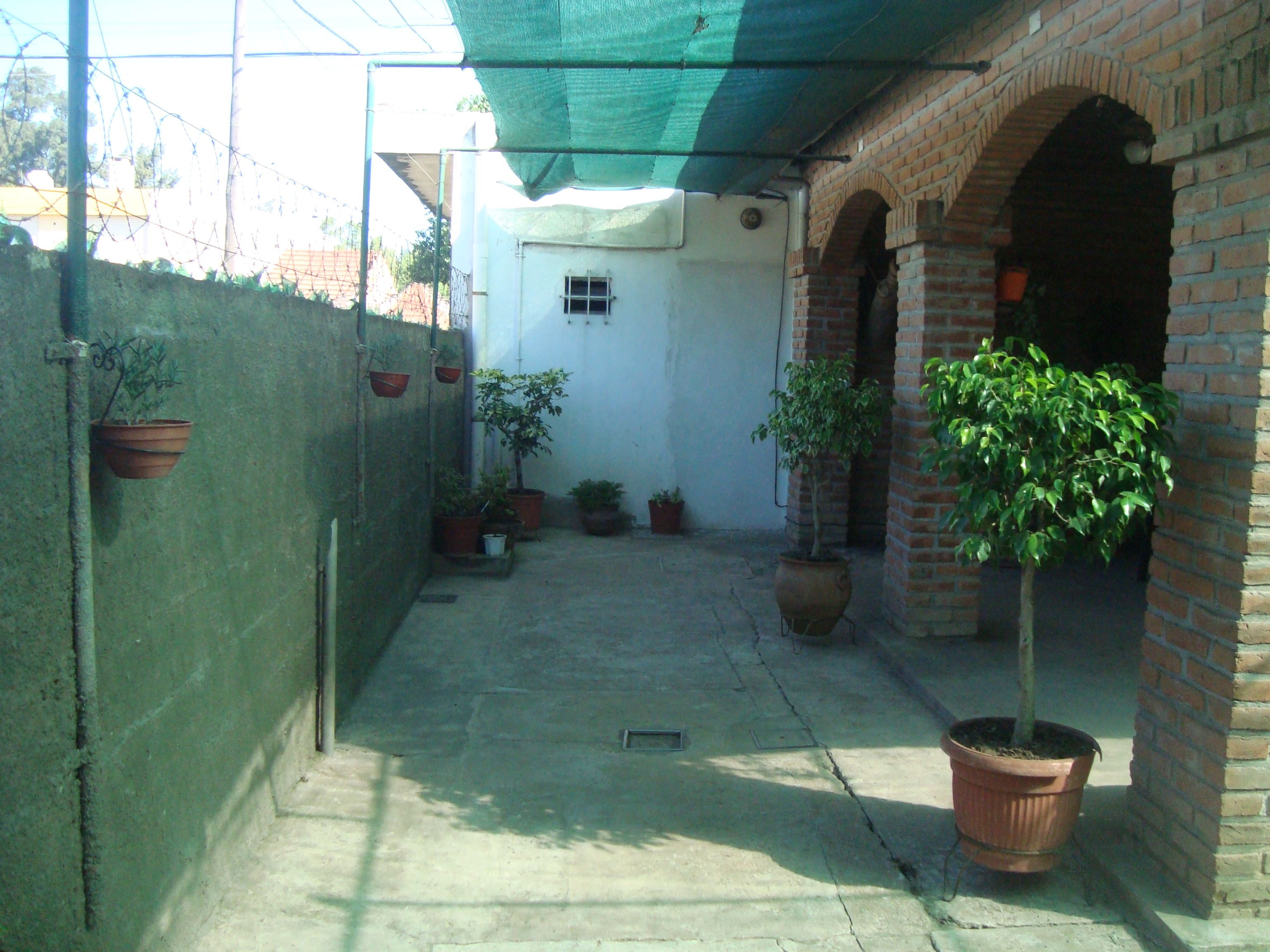 GLEW: CASA CON GARAGE Y DEPTO+DOS LOCALES A 6 CUADRAS DE LA EST. DE GLEW ** APTA CREDITO ** — foto 12