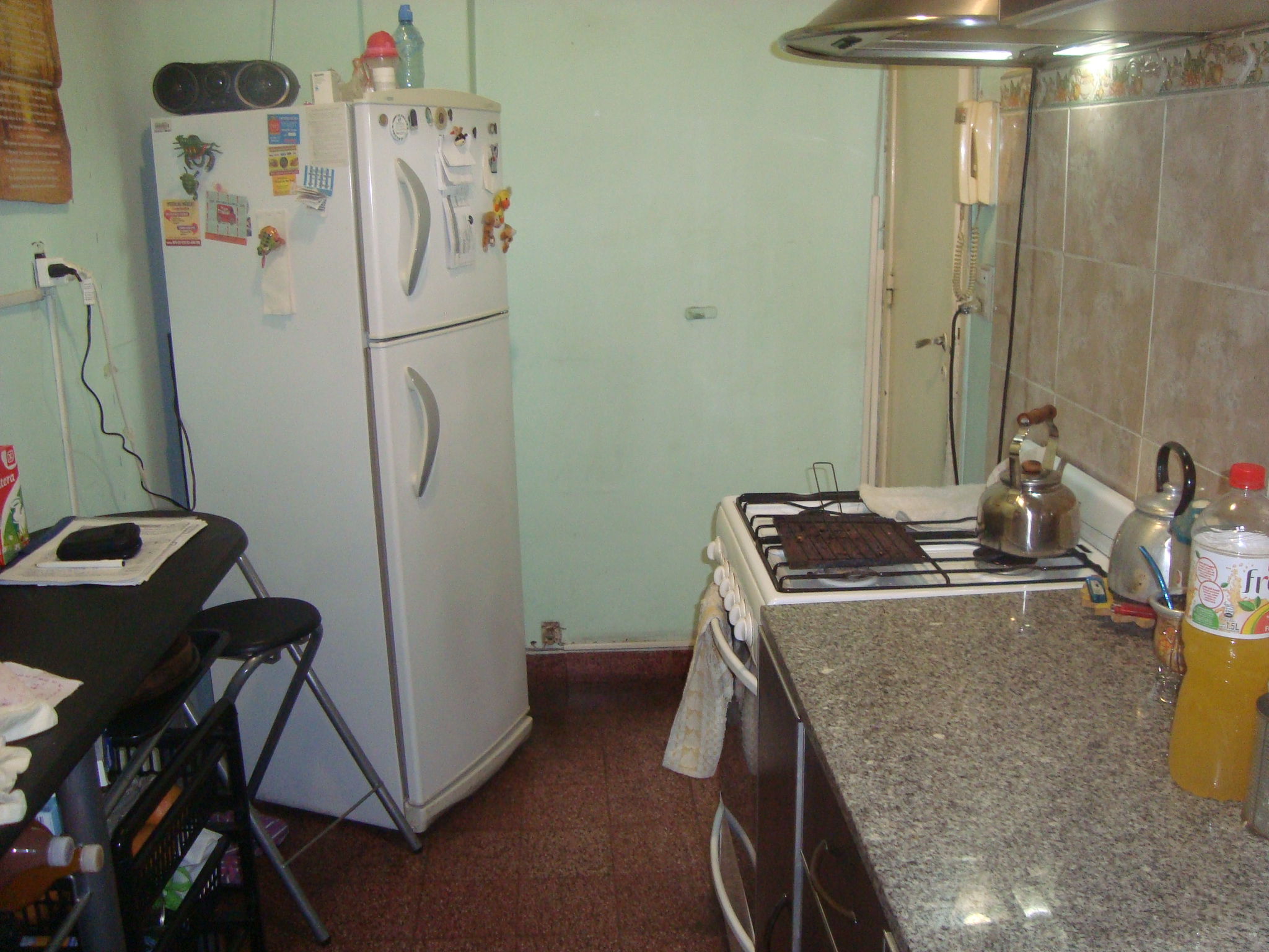 BURZACO: EXCELENTE OPORTUNIDAD.DEPTO PB AL FTE.EXCEL.UBICACION. FTE A ESTAC. 3 AMB.C/GALERIA CUB/ DEPEND. Y FDO - 1