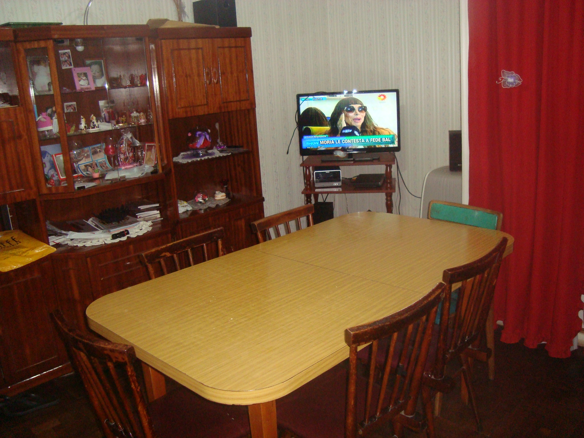 BURZACO: EXCELENTE OPORTUNIDAD.DEPTO PB AL FTE.EXCEL.UBICACION. FTE A ESTAC. 3 AMB.C/GALERIA CUB/ DEPEND. Y FDO — foto 3