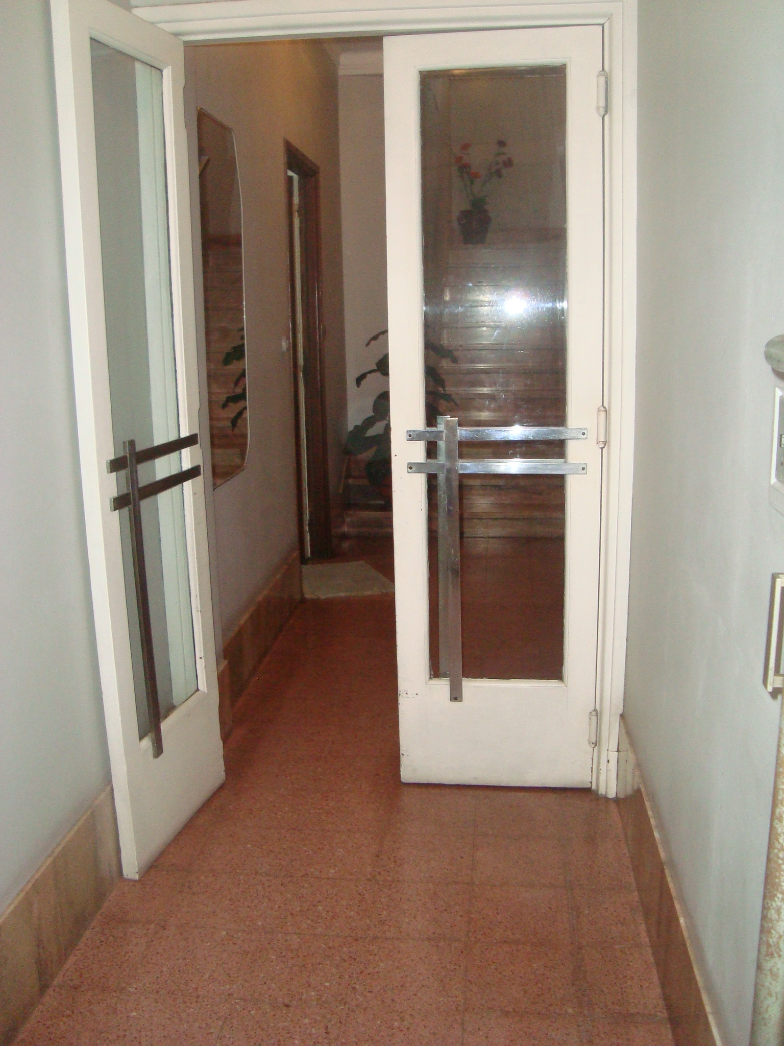 BURZACO: EXCELENTE OPORTUNIDAD.DEPTO PB AL FTE.EXCEL.UBICACION. FTE A ESTAC. 3 AMB.C/GALERIA CUB/ DEPEND. Y FDO — foto 8