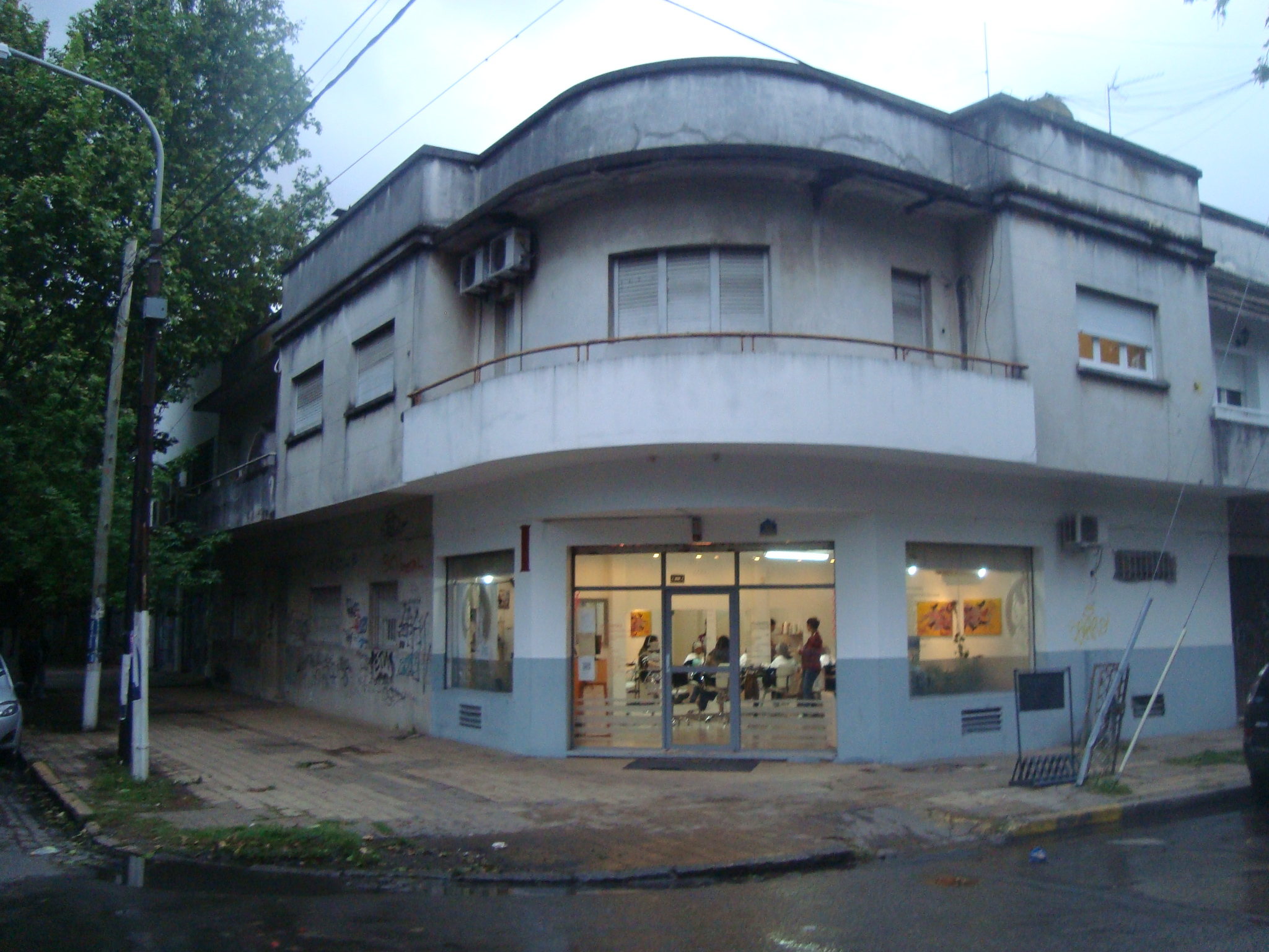 BURZACO: EXCELENTE OPORTUNIDAD.DEPTO PB AL FTE.EXCEL.UBICACION. FTE A ESTAC. 3 AMB.C/GALERIA CUB/ DEPEND. Y FDO — foto 10